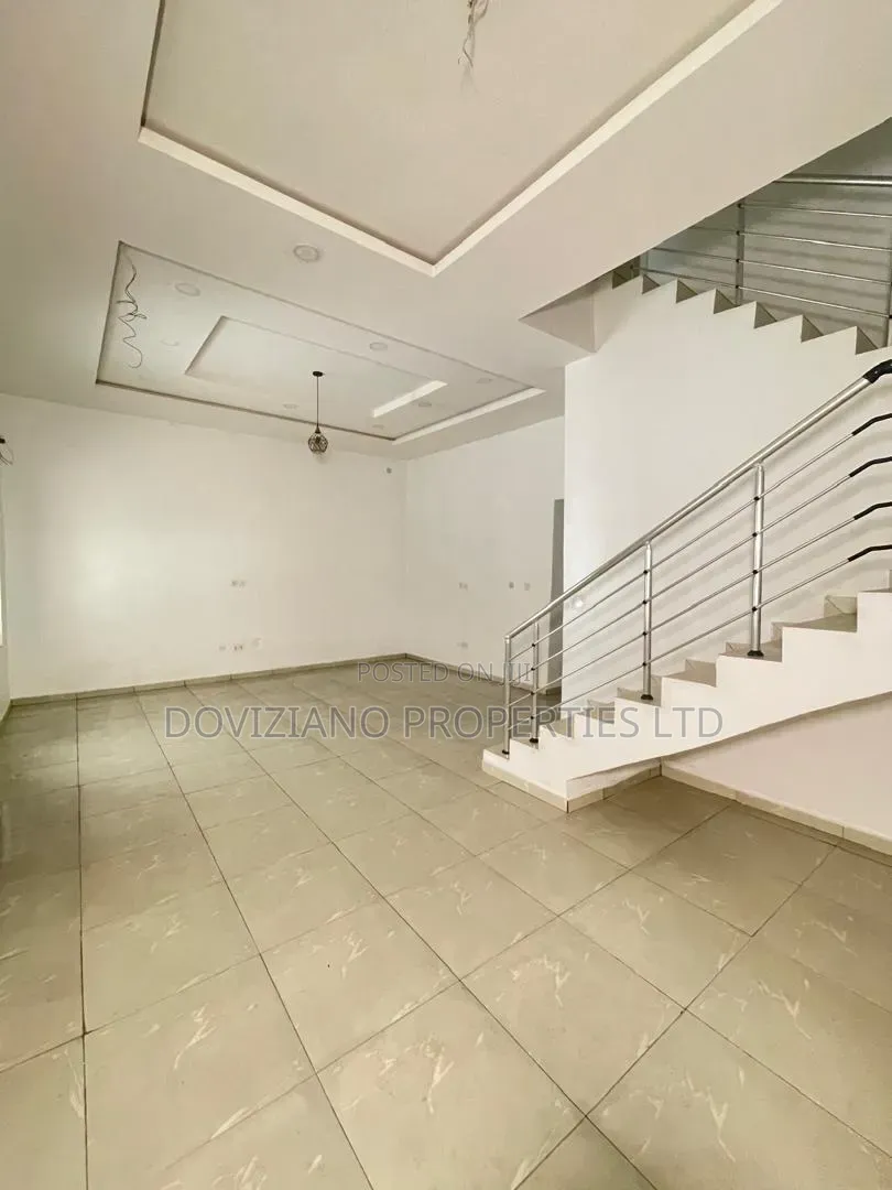4bdrm Duplex in Ikota for sale