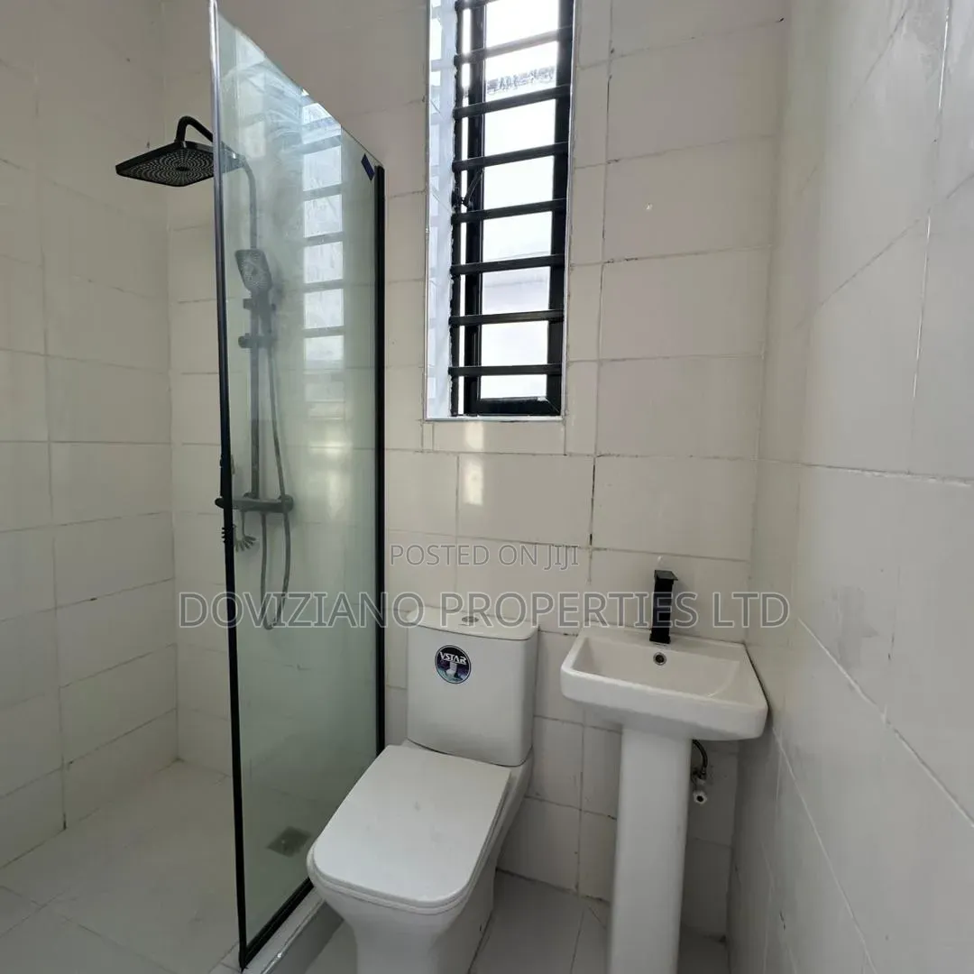 3bdrm Duplex in Ikota for sale