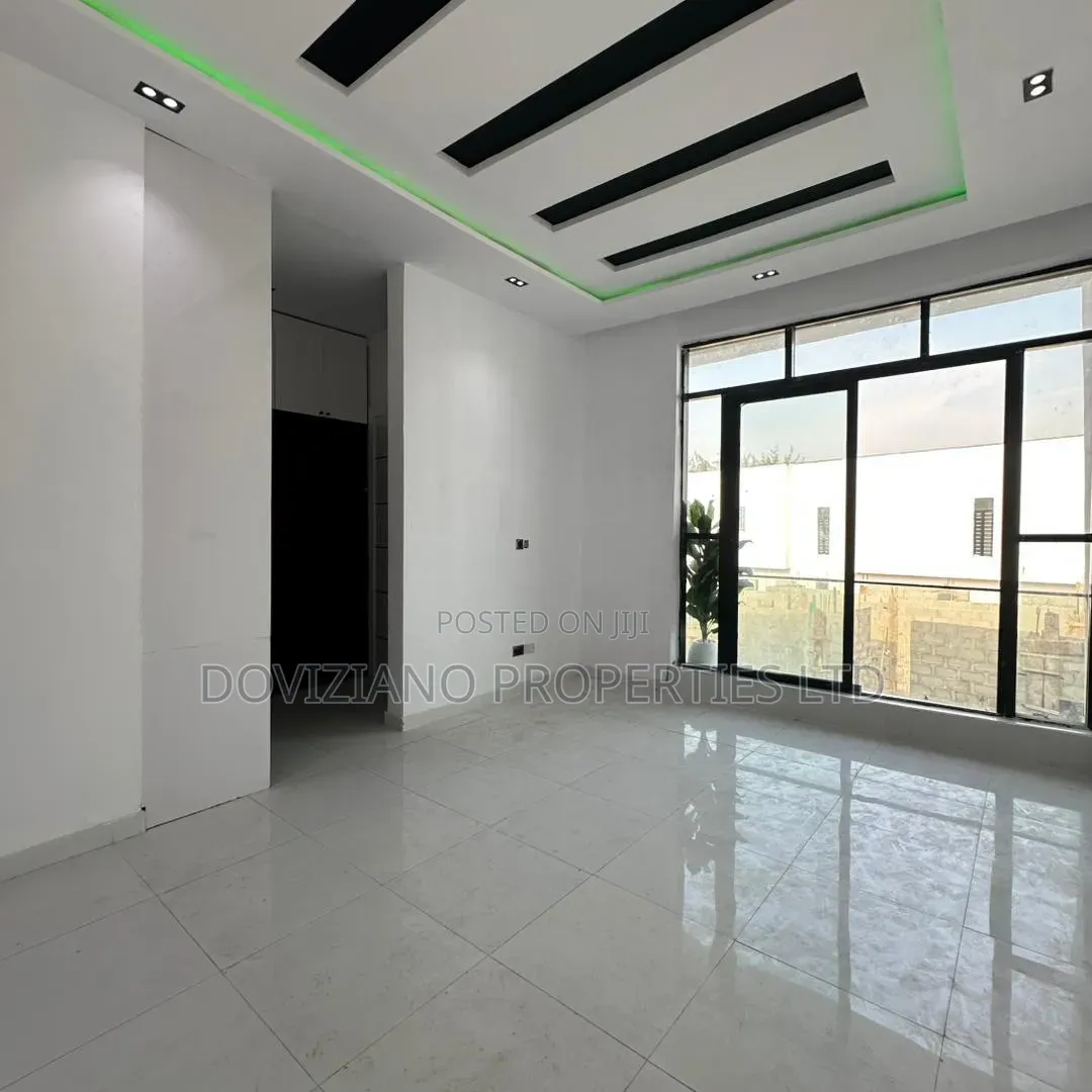 3bdrm Duplex in Ikota for sale