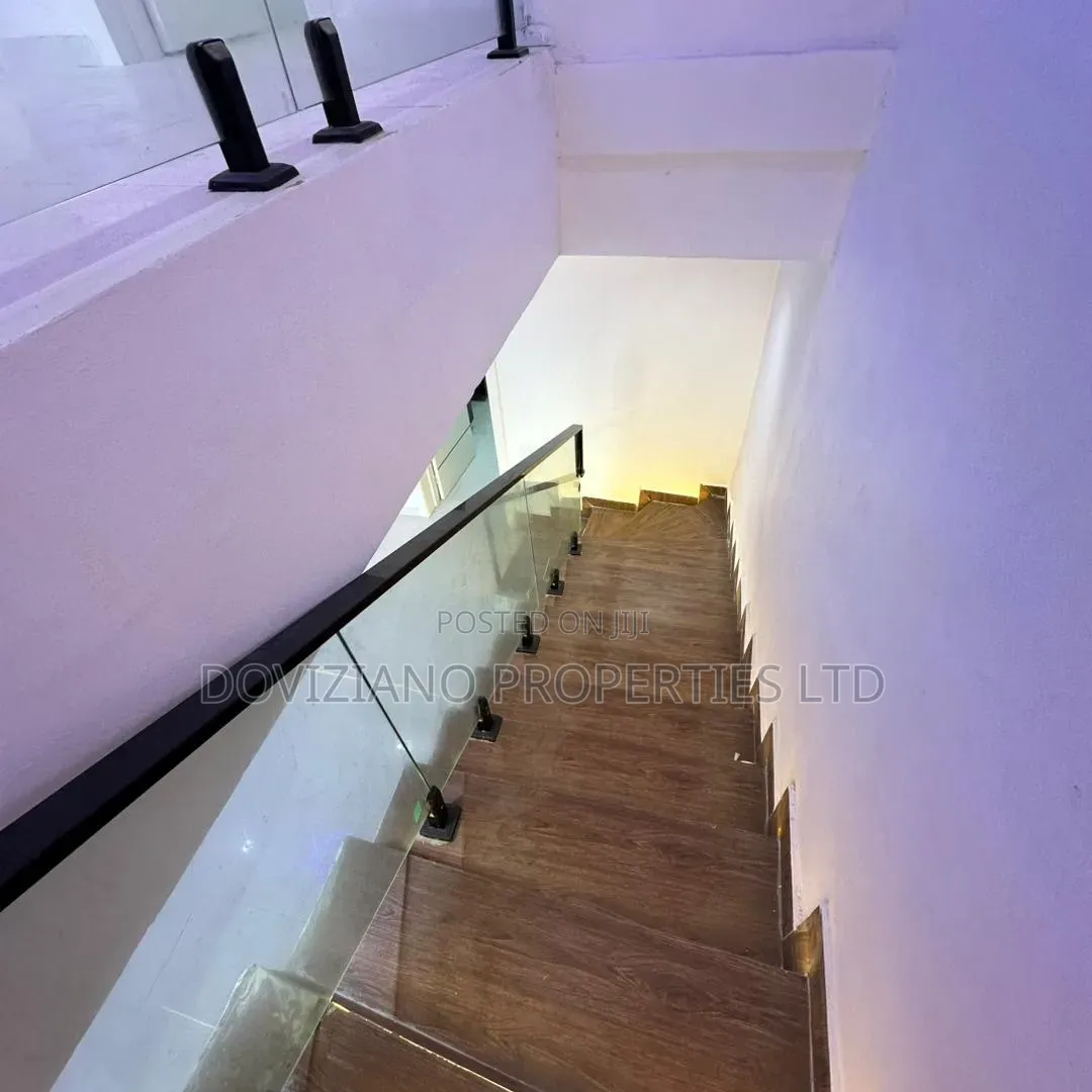 3bdrm Duplex in Ikota for sale