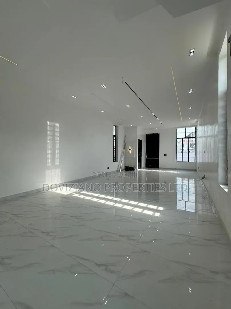 5bdrm Duplex in Ikota for sale