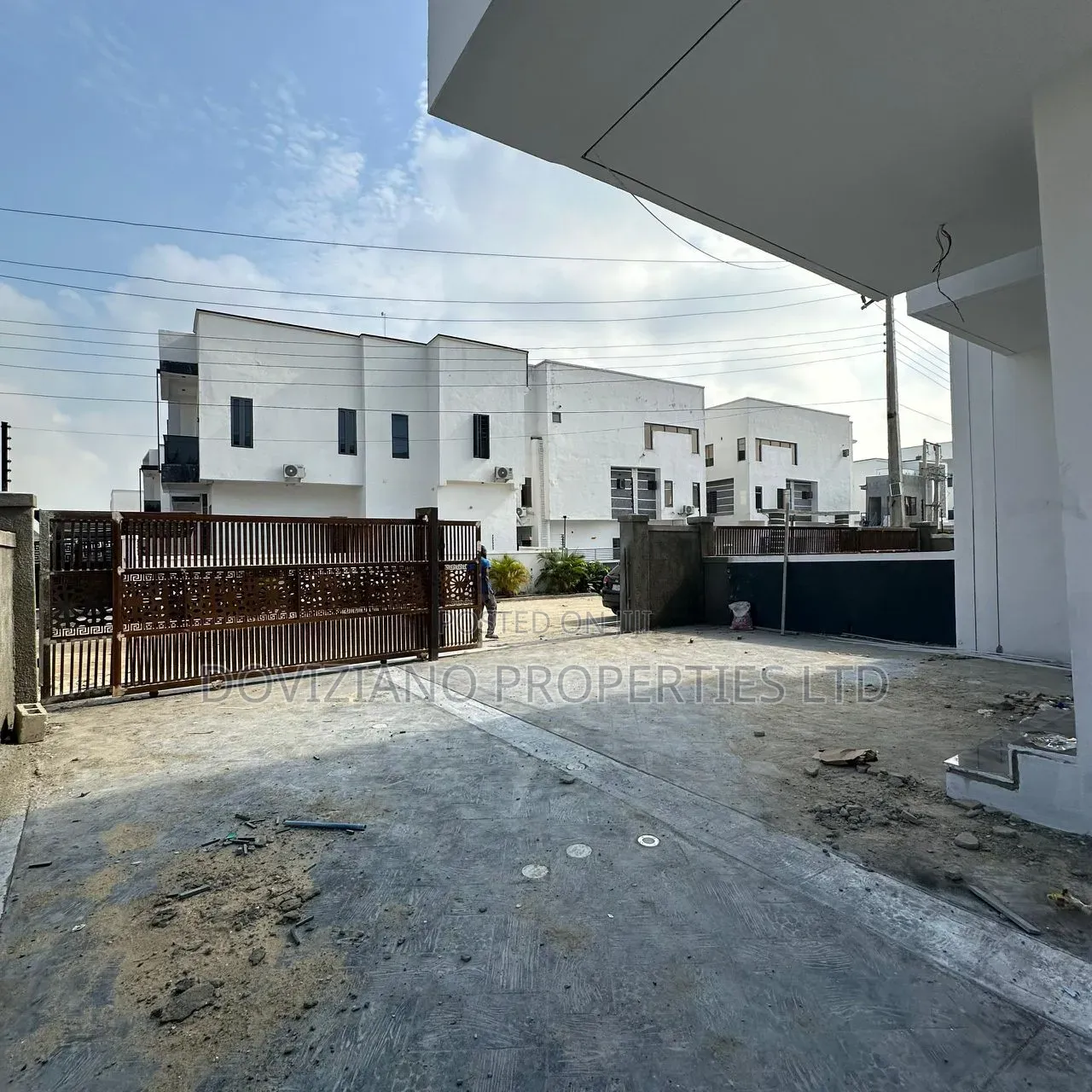 4bdrm Duplex in Ikota for sale