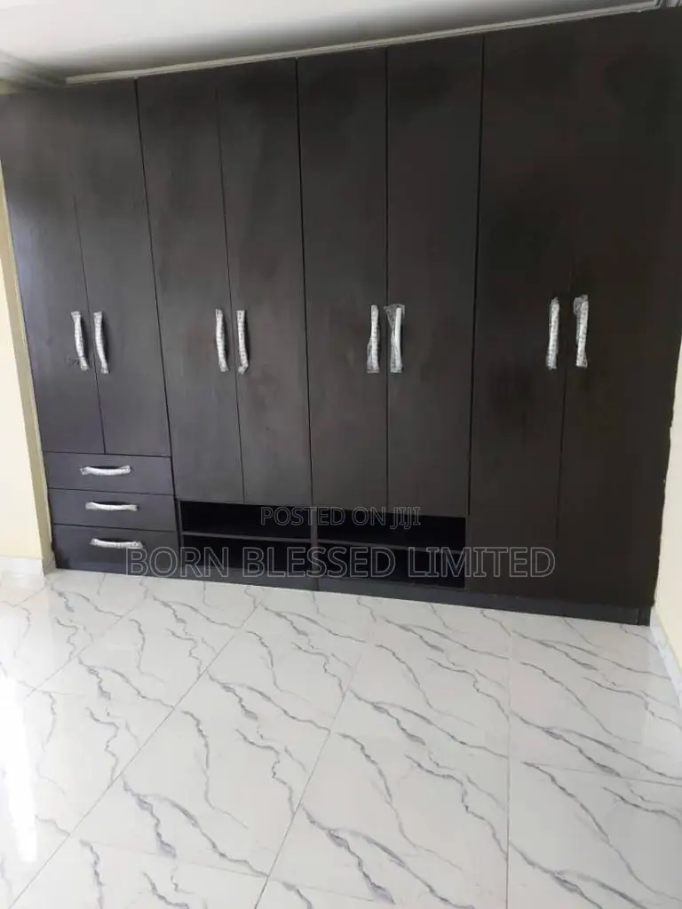 3bdrm Block of Flats in New Road, Lekki Phase 2 for rent