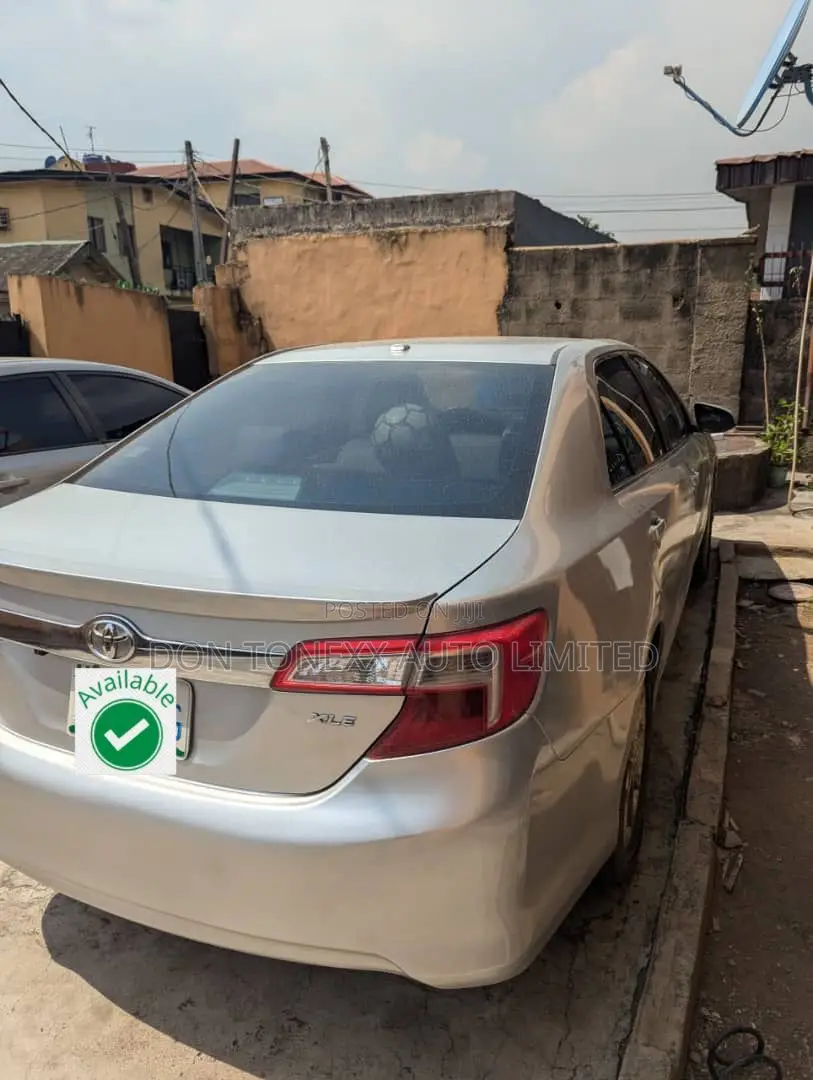 Toyota Camry XLE V6 4dr Sedan (3.5L 6cyl 6A) 2012 Silver