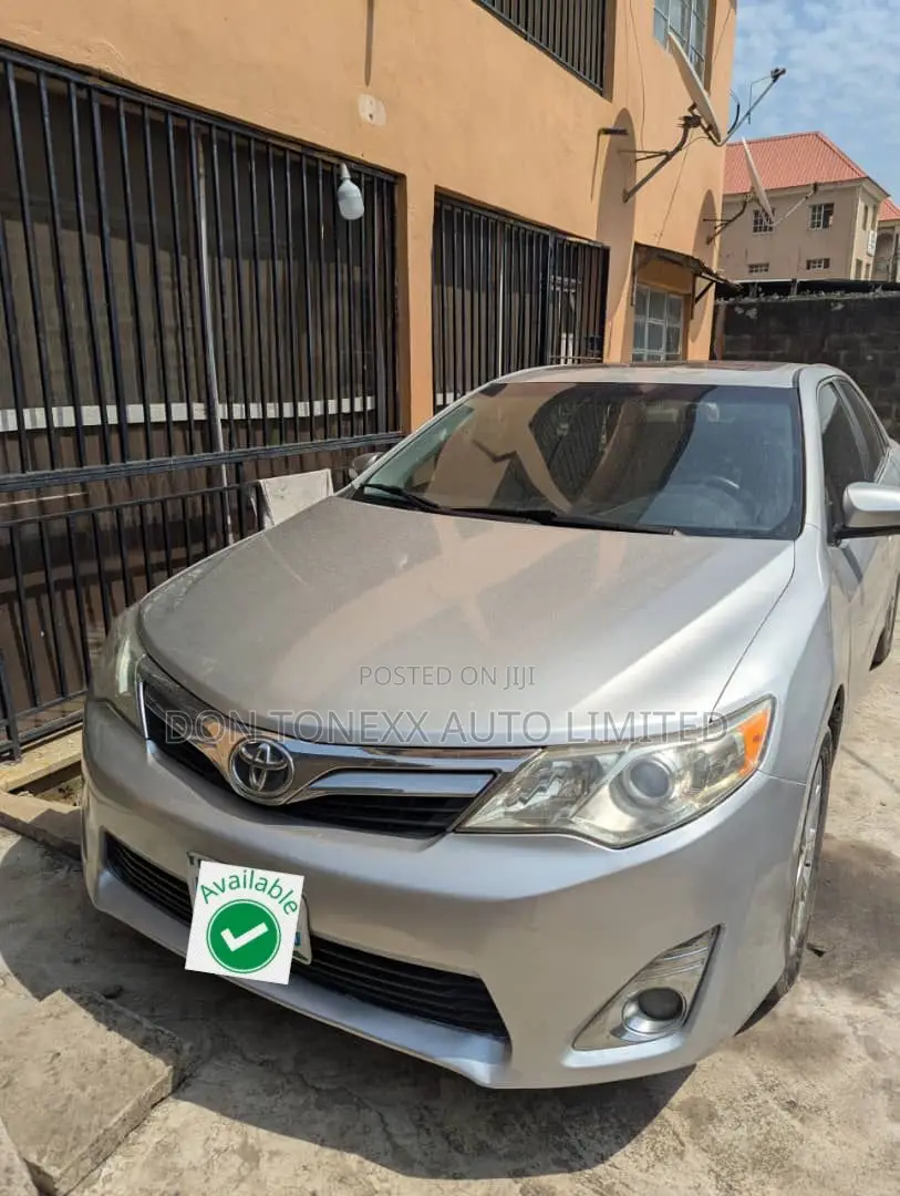 Toyota Camry XLE V6 4dr Sedan (3.5L 6cyl 6A) 2012 Silver