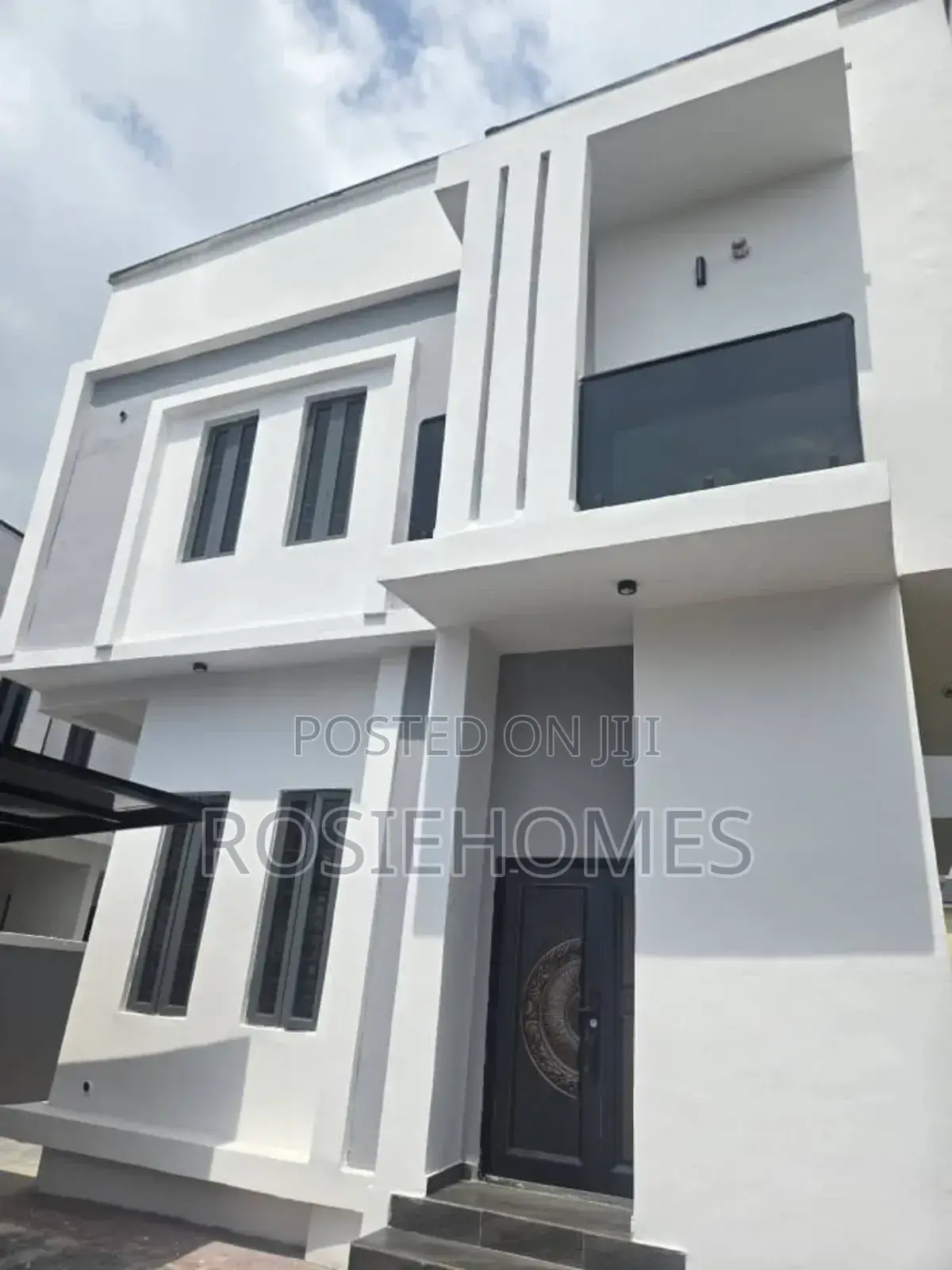 4bdrm Duplex in Garden Estate for sale