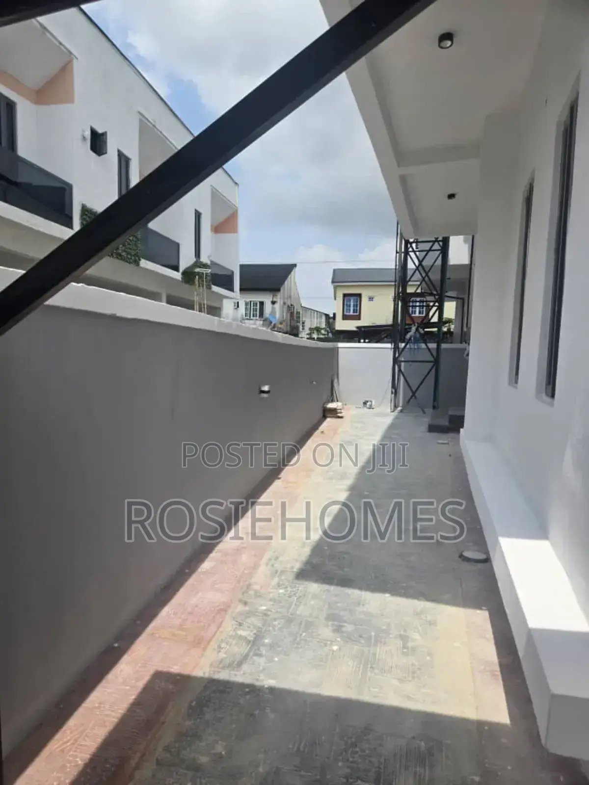4bdrm Duplex in Garden Estate for sale