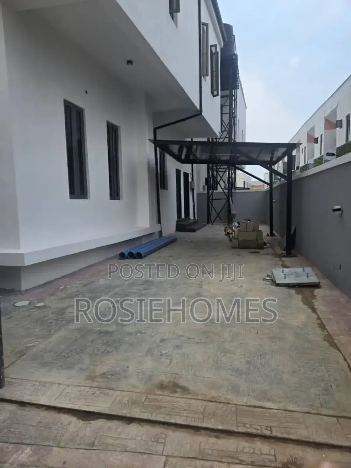 4bdrm Duplex in Garden Estate for sale
