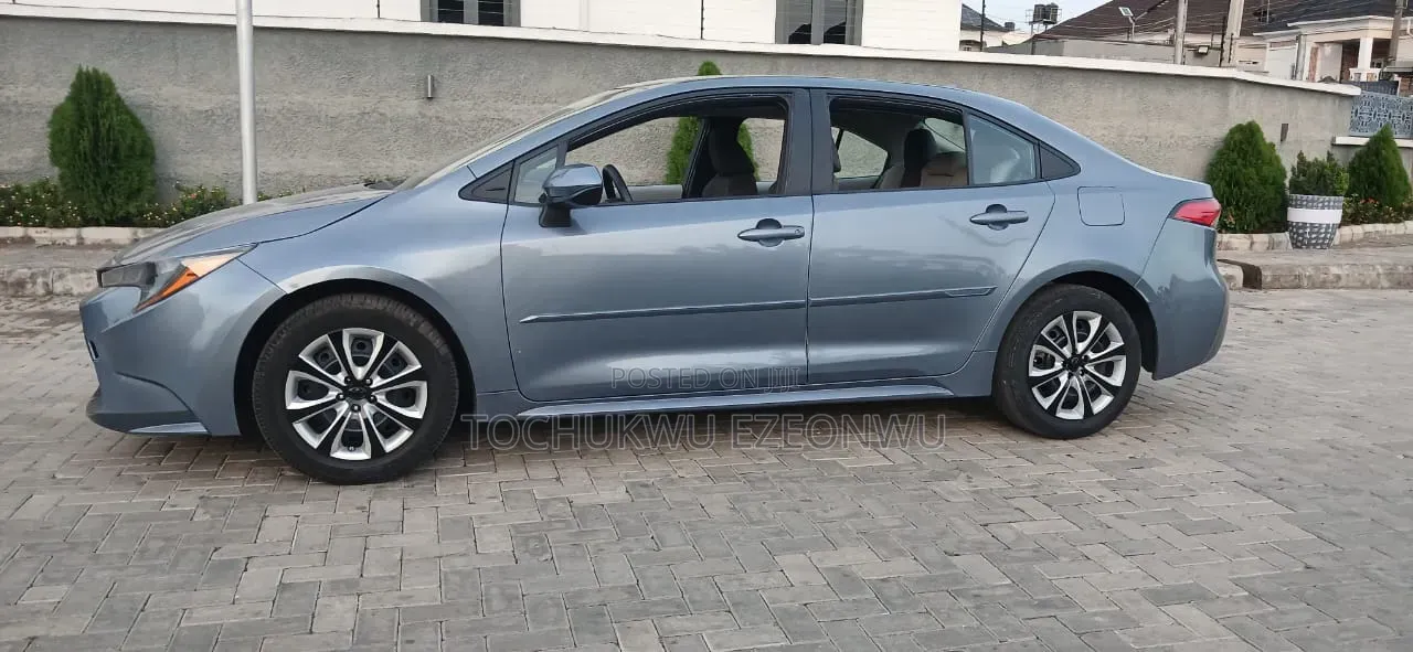 Toyota Corolla LE 2020 Blue
