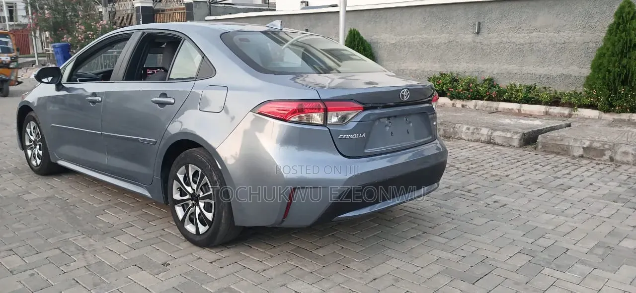 Toyota Corolla LE 2020 Blue