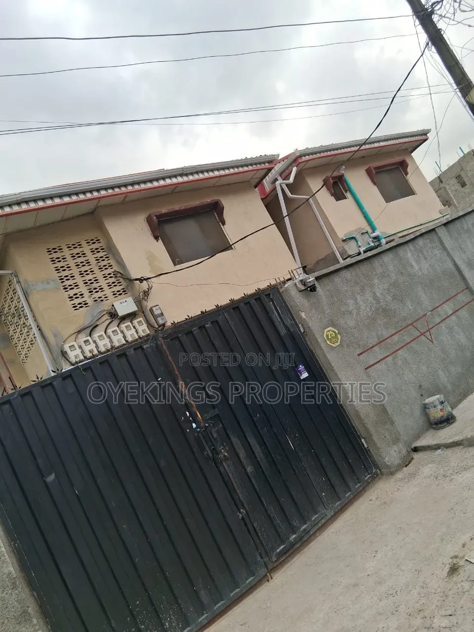 3bdrm Block of Flats in Cele Busstop, Akala Express for sale