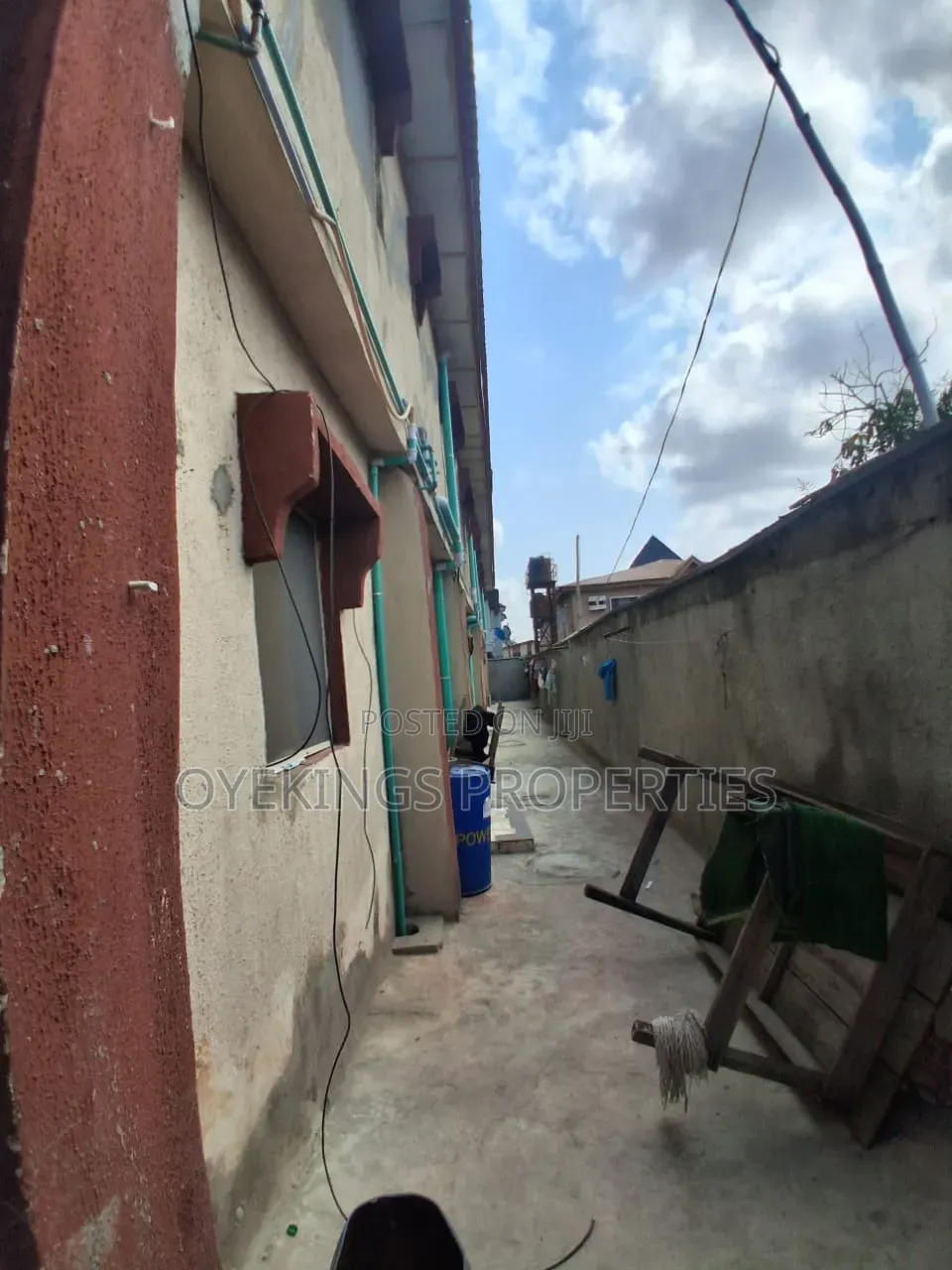 3bdrm Block of Flats in Cele Busstop, Akala Express for sale