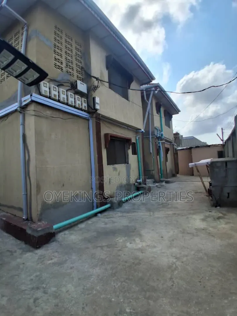 3bdrm Block of Flats in Cele Busstop, Akala Express for sale