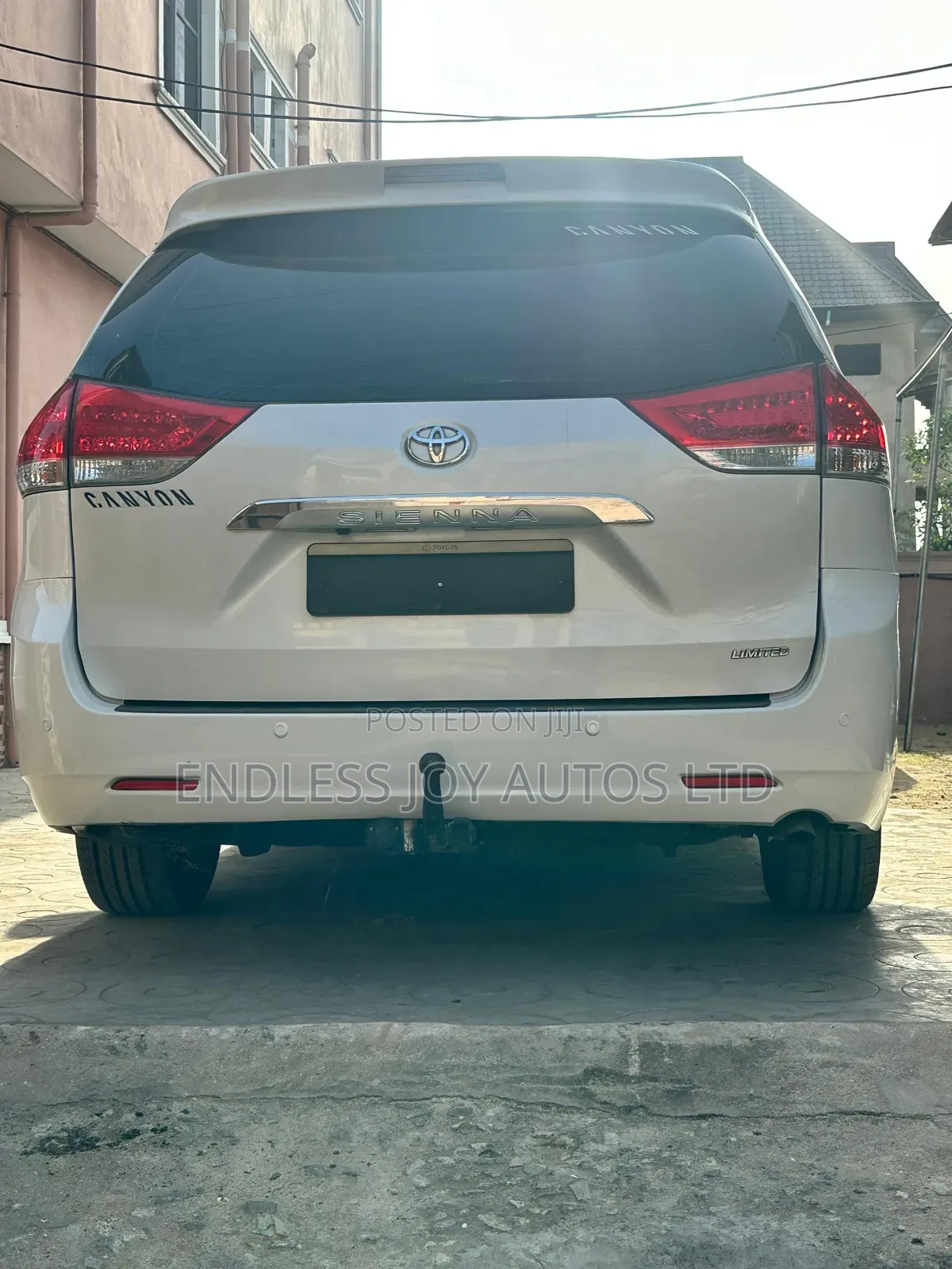 Toyota Sienna Limited AWD 7-Passenger 2013 White