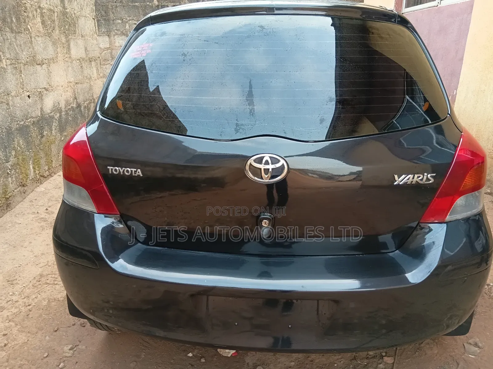 Toyota Yaris Base Hatchback 5dr 2011 Black