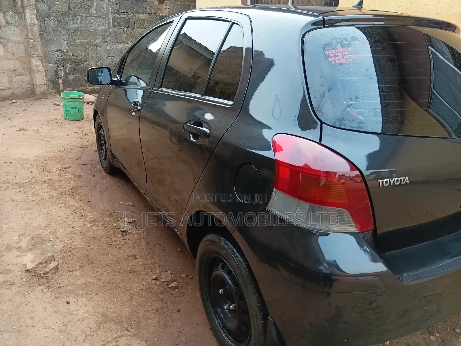 Toyota Yaris Base Hatchback 5dr 2011 Black