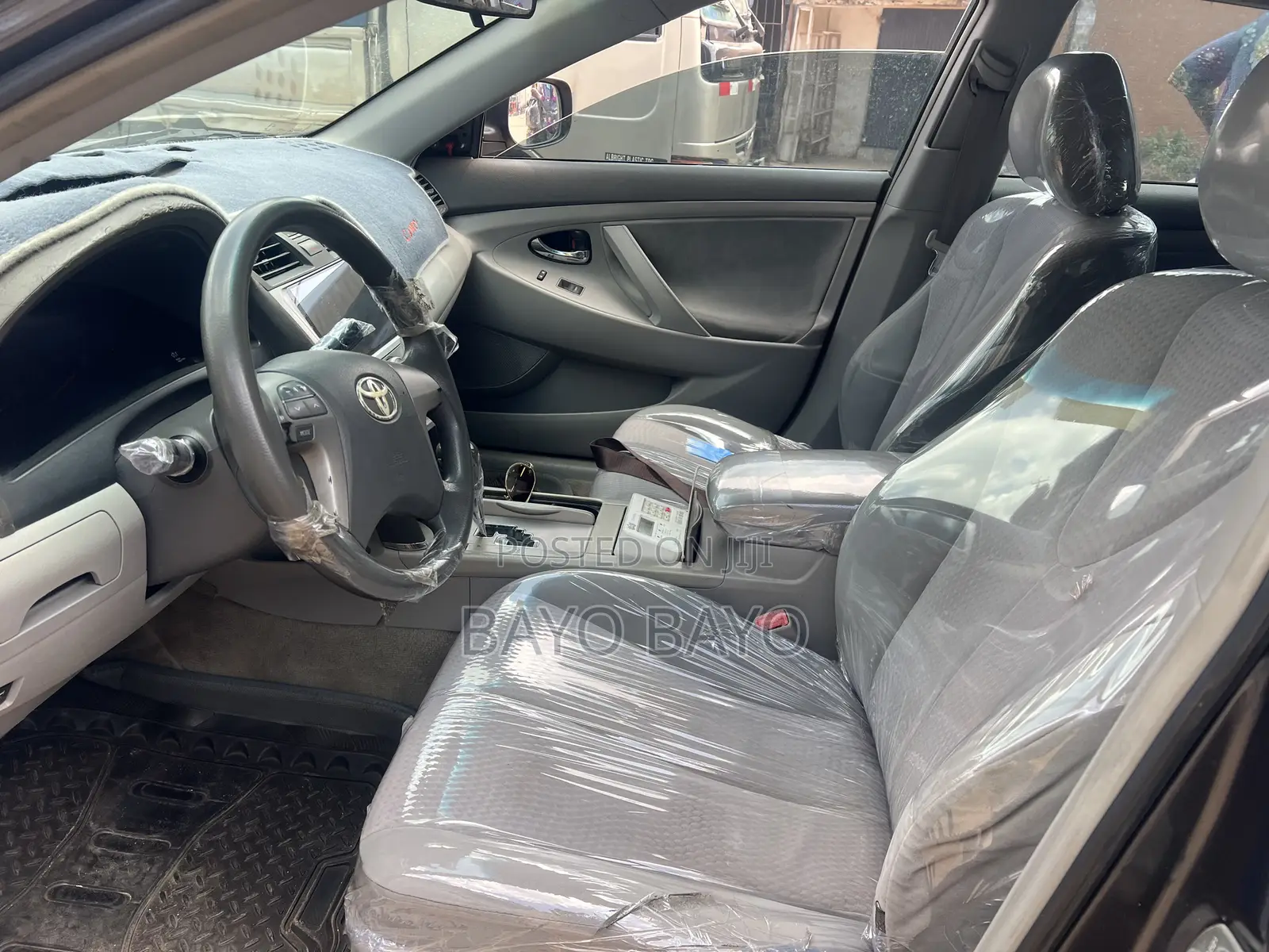 Toyota Camry Base 4dr Sedan (2.5L 4cyl 6M) 2010 Gray