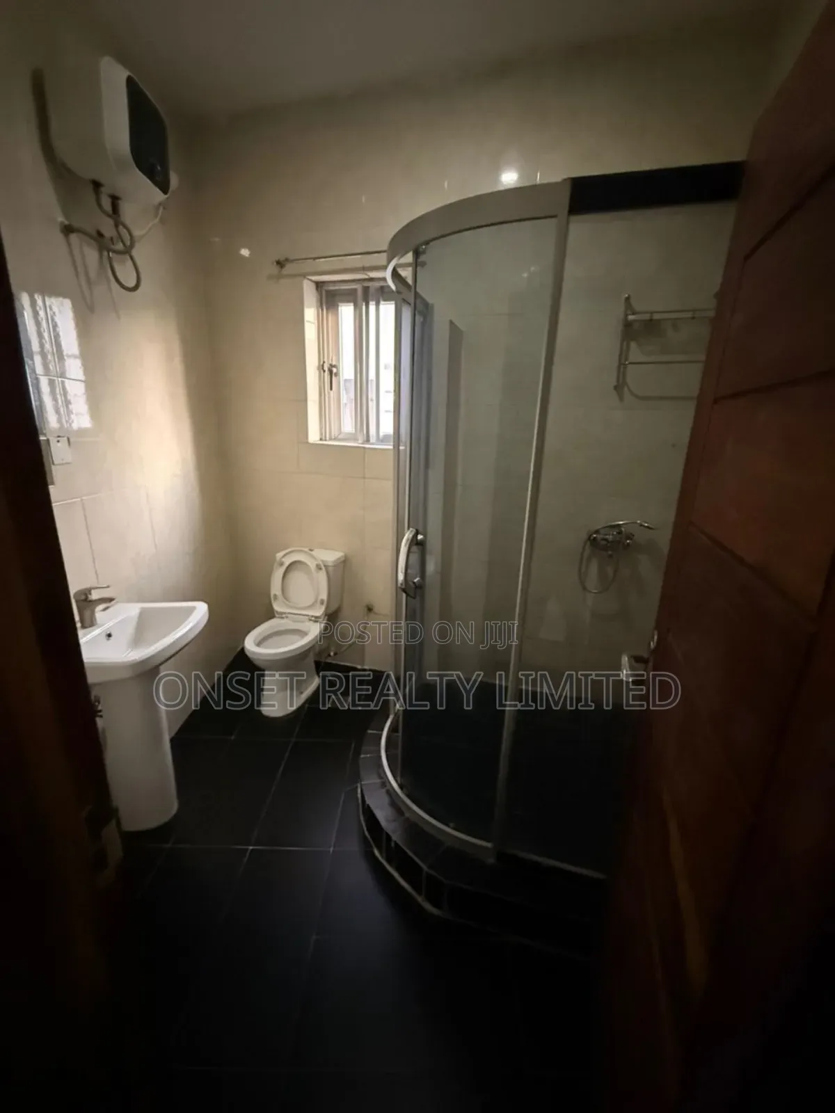 6bdrm Duplex in Chevron for sale