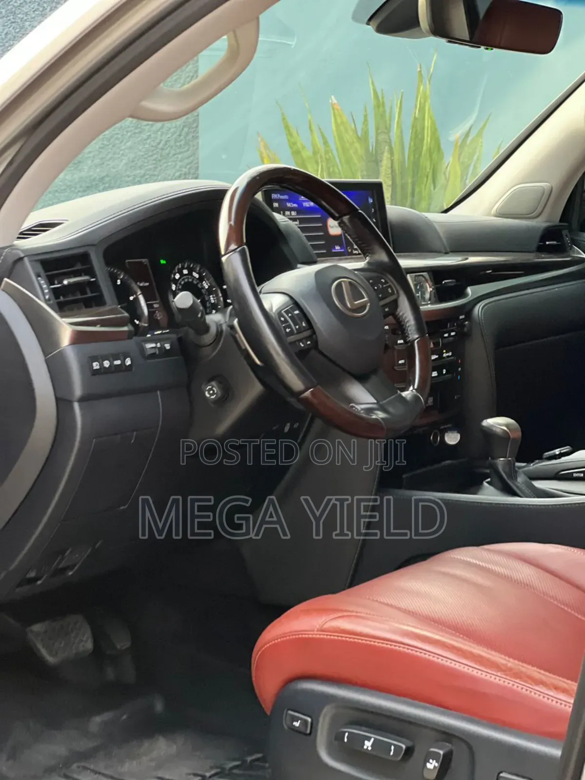 Lexus LX 570 (5 seats) AWD 2018 Gold