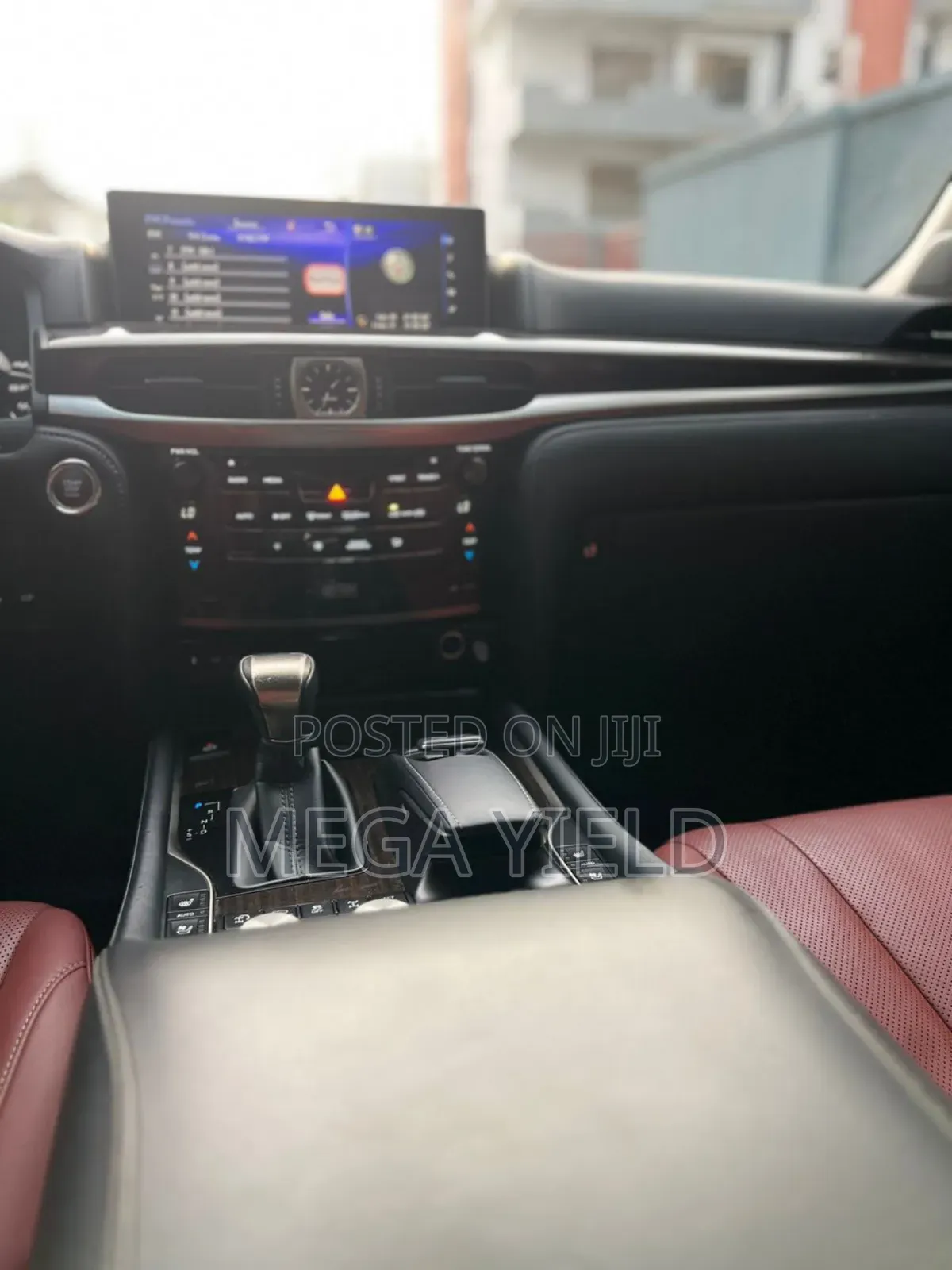 Lexus LX 570 (5 seats) AWD 2018 Gold