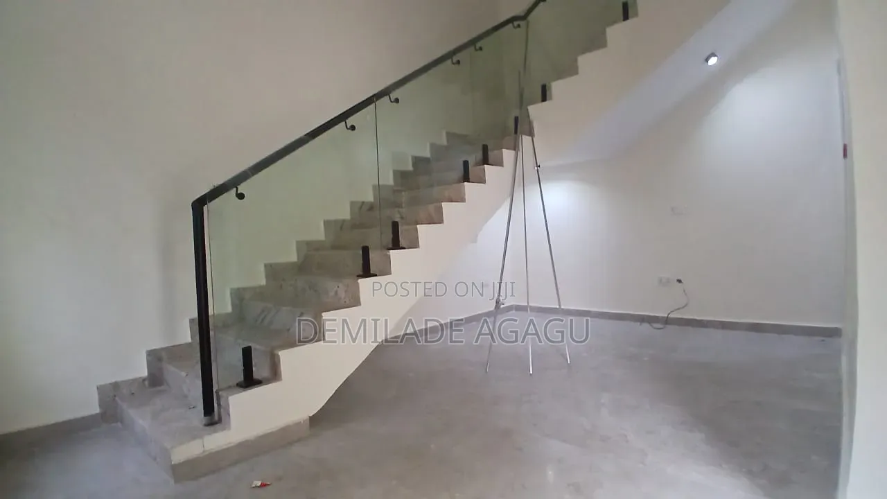 4bdrm Duplex in Parkview Estate for rent