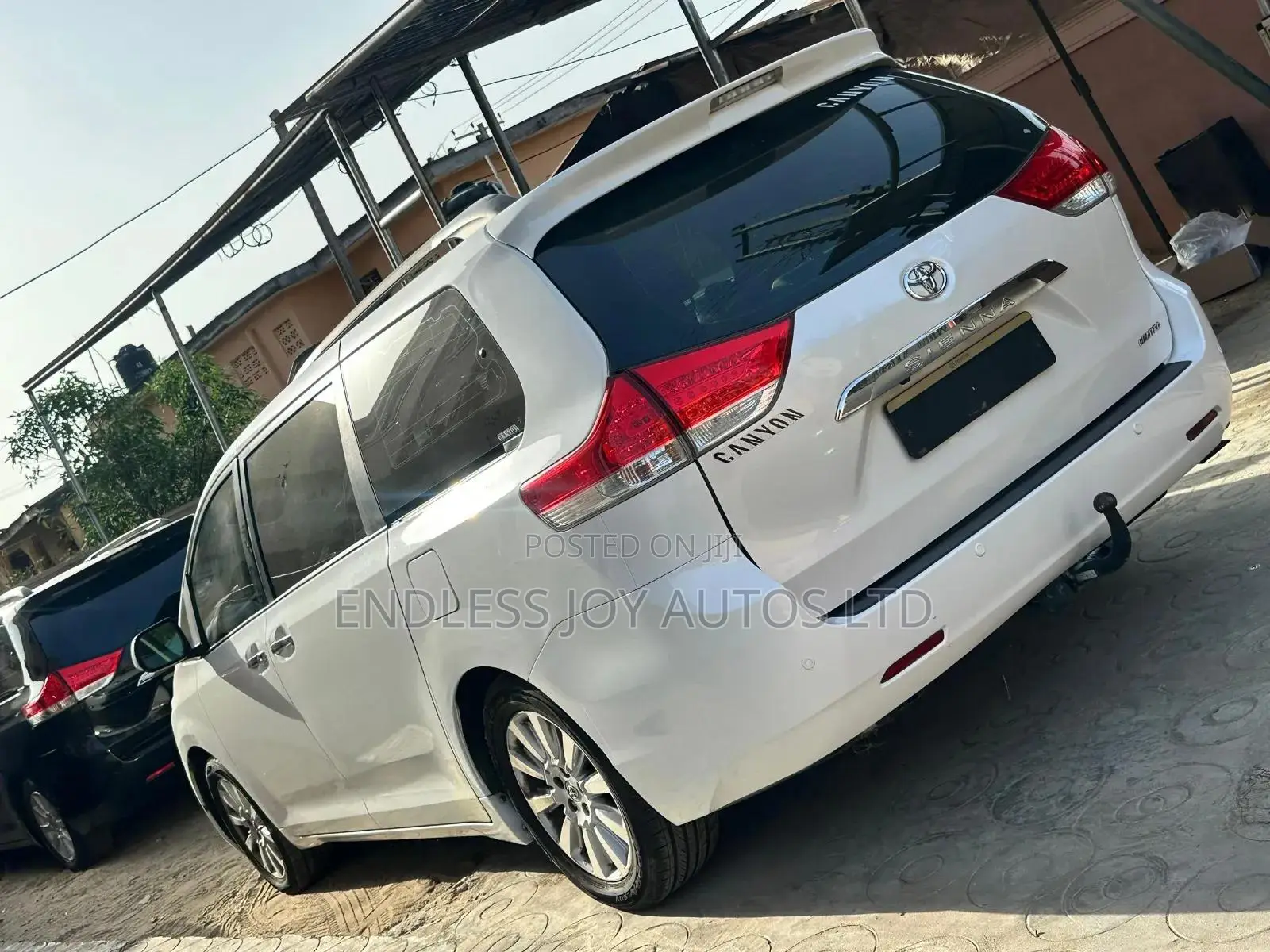 Toyota Sienna Limited AWD 7-Passenger 2013 White