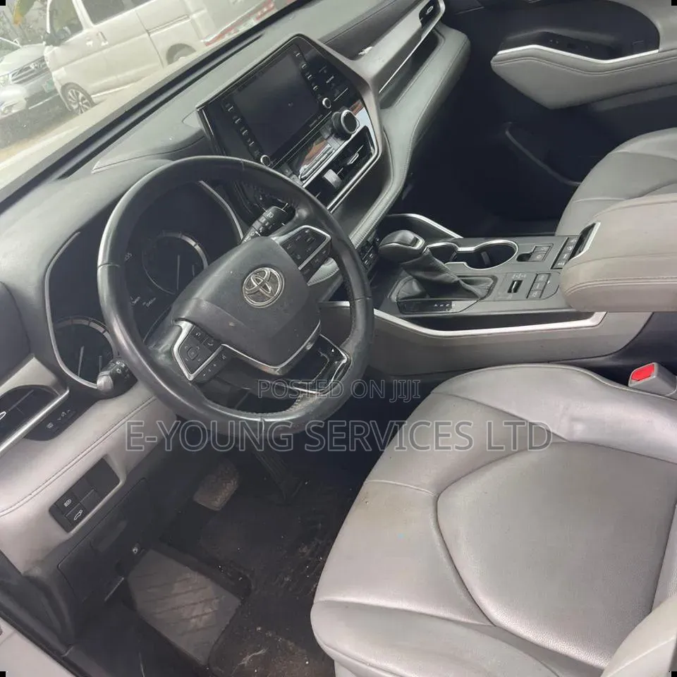 Toyota Highlander XLE AWD 2020 Silver