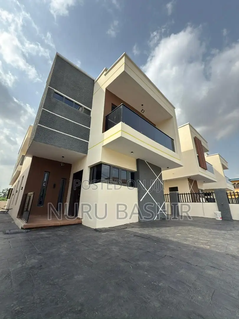 4bdrm Duplex in Ikolaba Gra, Ibadan North West for sale