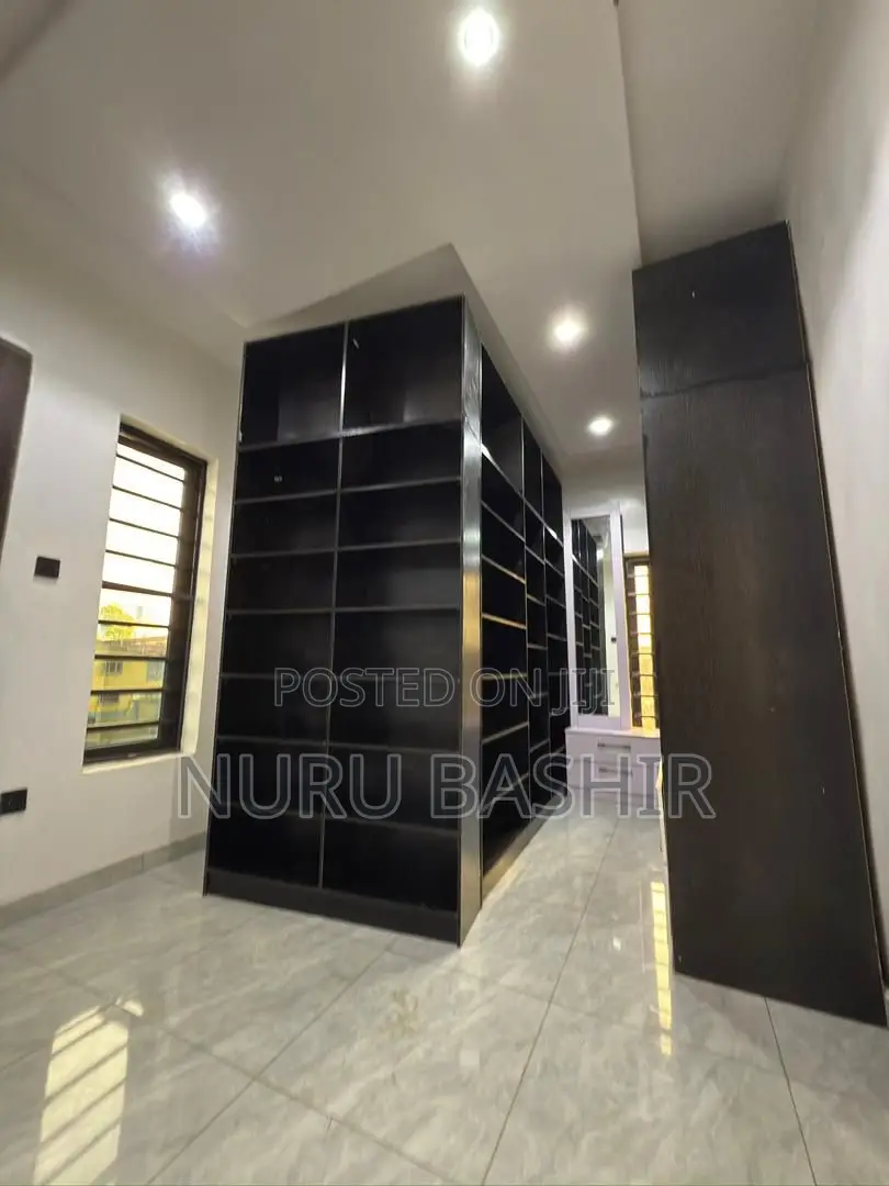 4bdrm Duplex in Ikolaba Gra, Ibadan North West for sale