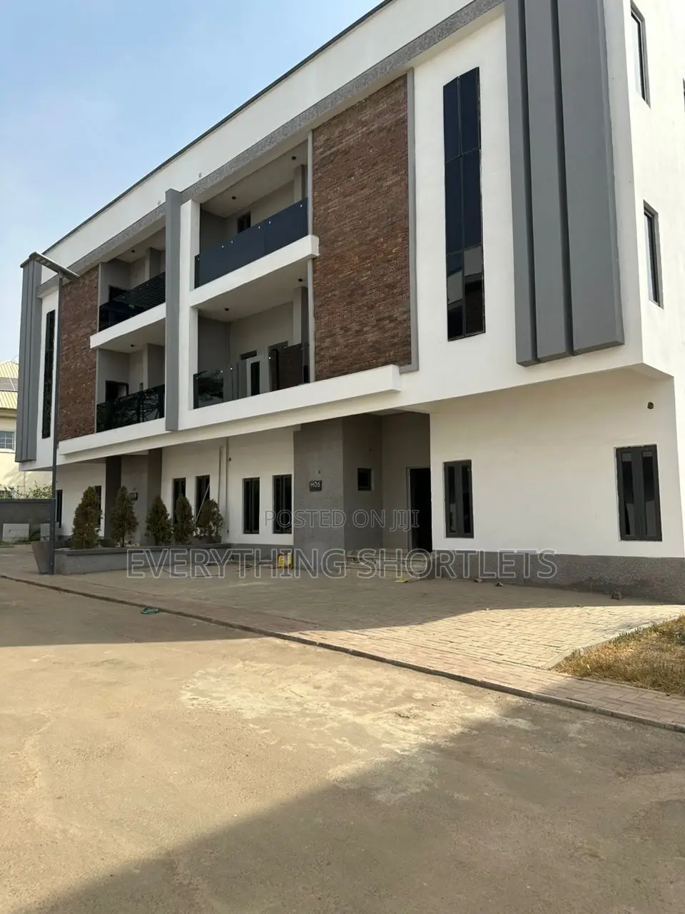 6bdrm Duplex in Area 1 for rent