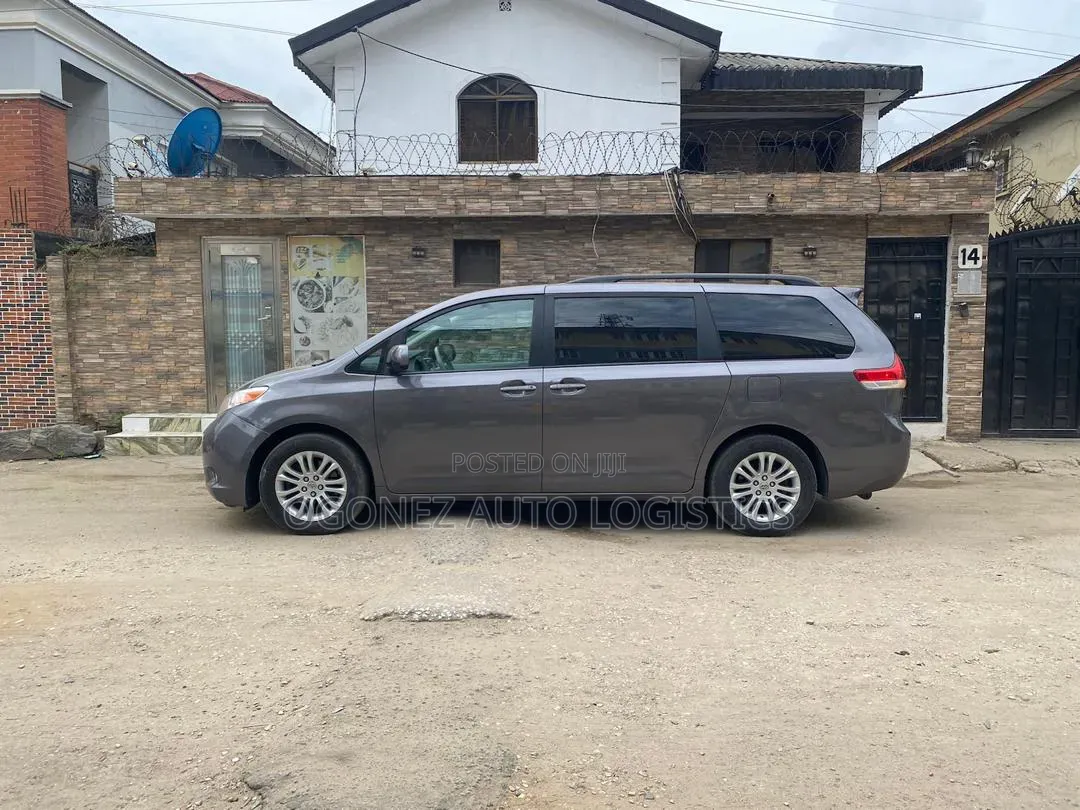 Toyota Sienna Limited AWD 7-Passenger 2013 Gray