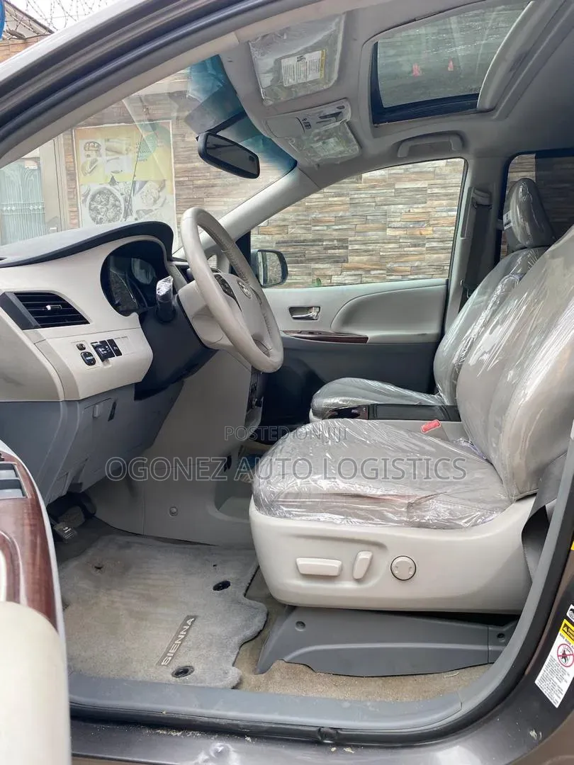Toyota Sienna Limited AWD 7-Passenger 2013 Gray