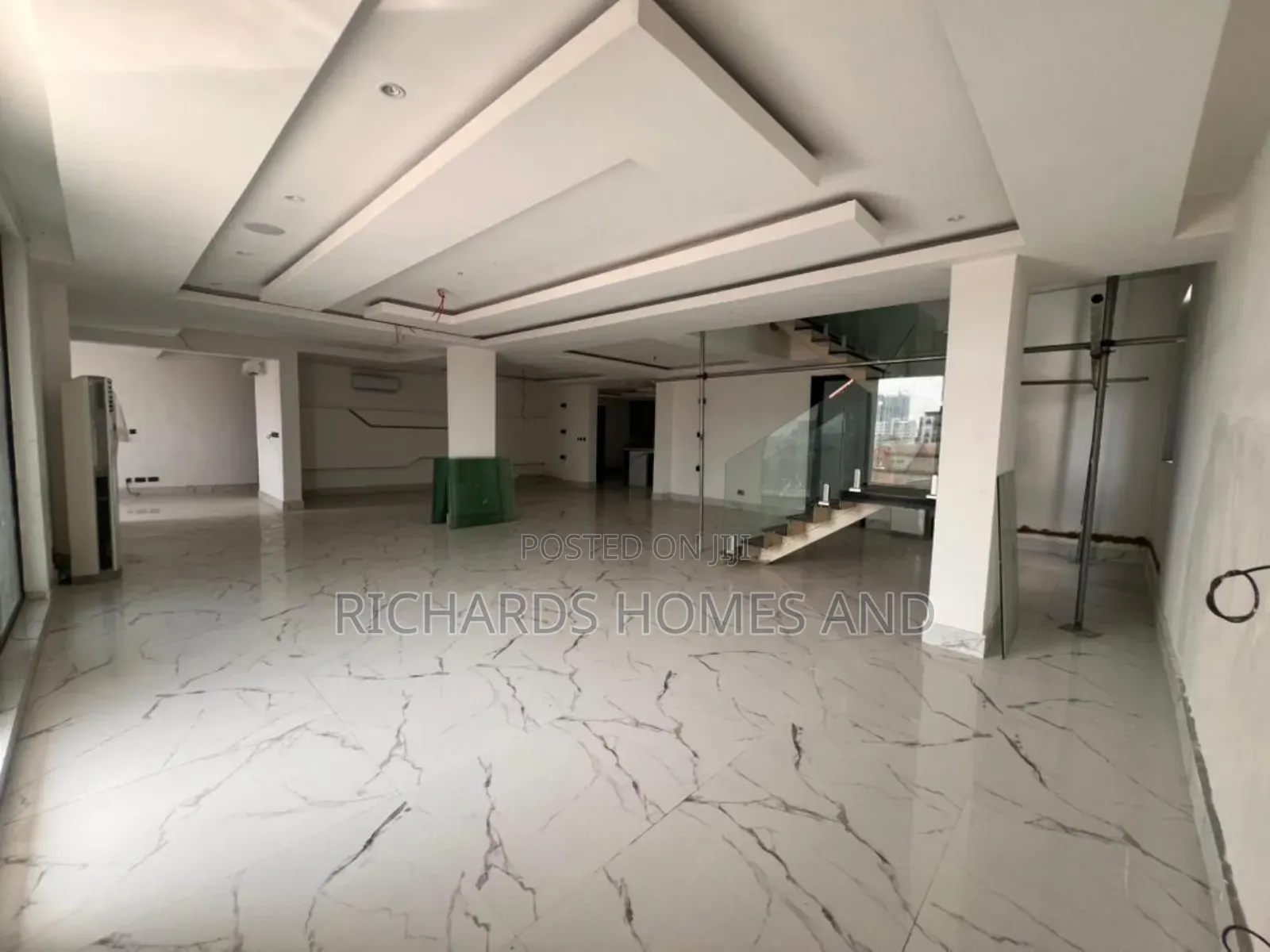 4bdrm Maisonette in Banana Island Road for rent