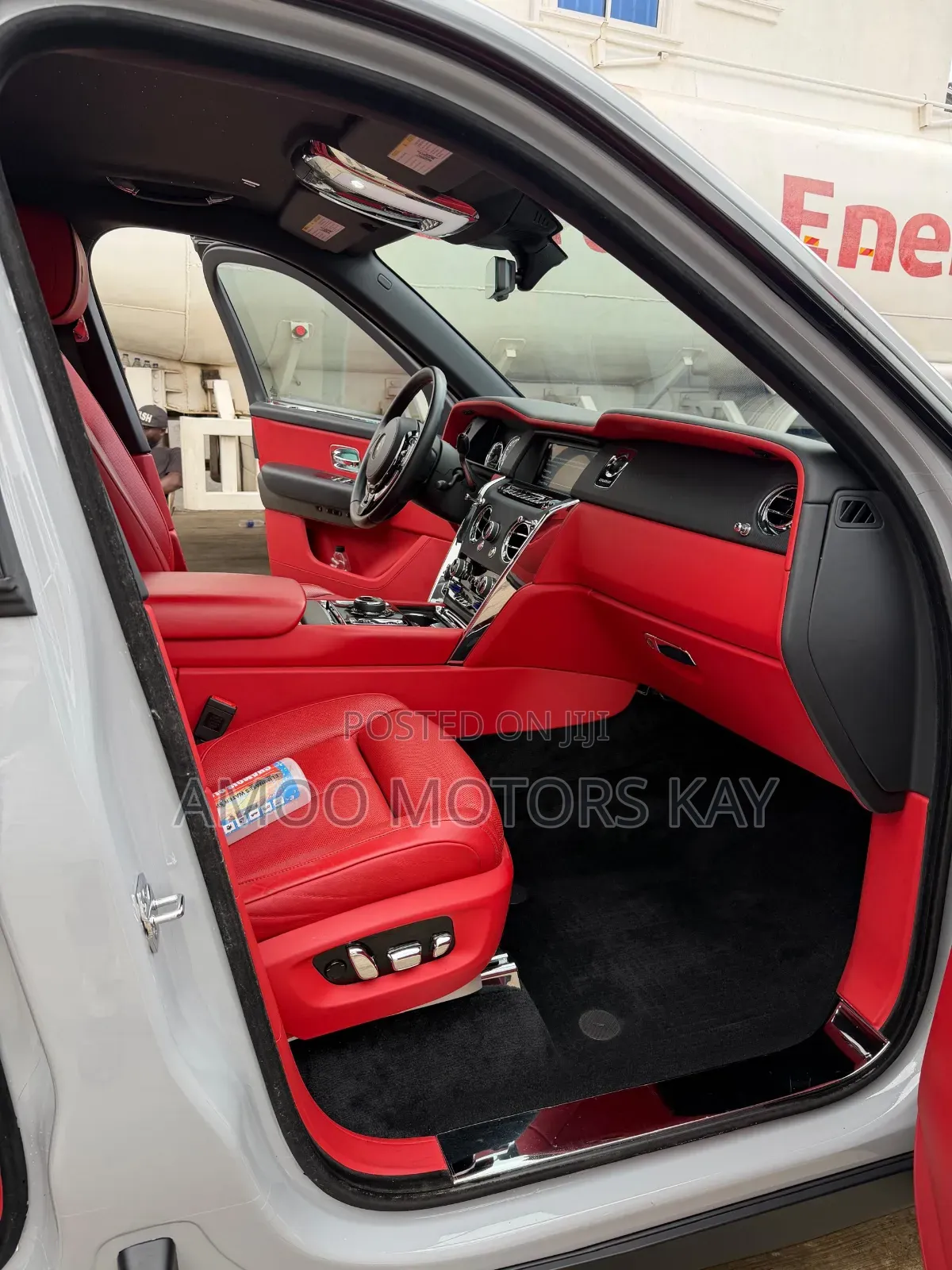 Rolls-Royce Cullinan Black Badge 2022 White