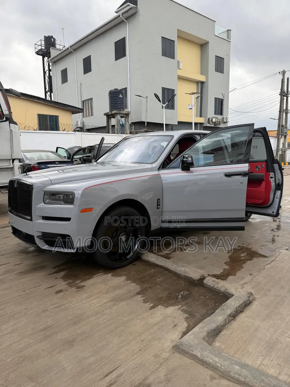 Rolls-Royce Cullinan Black Badge 2022 White