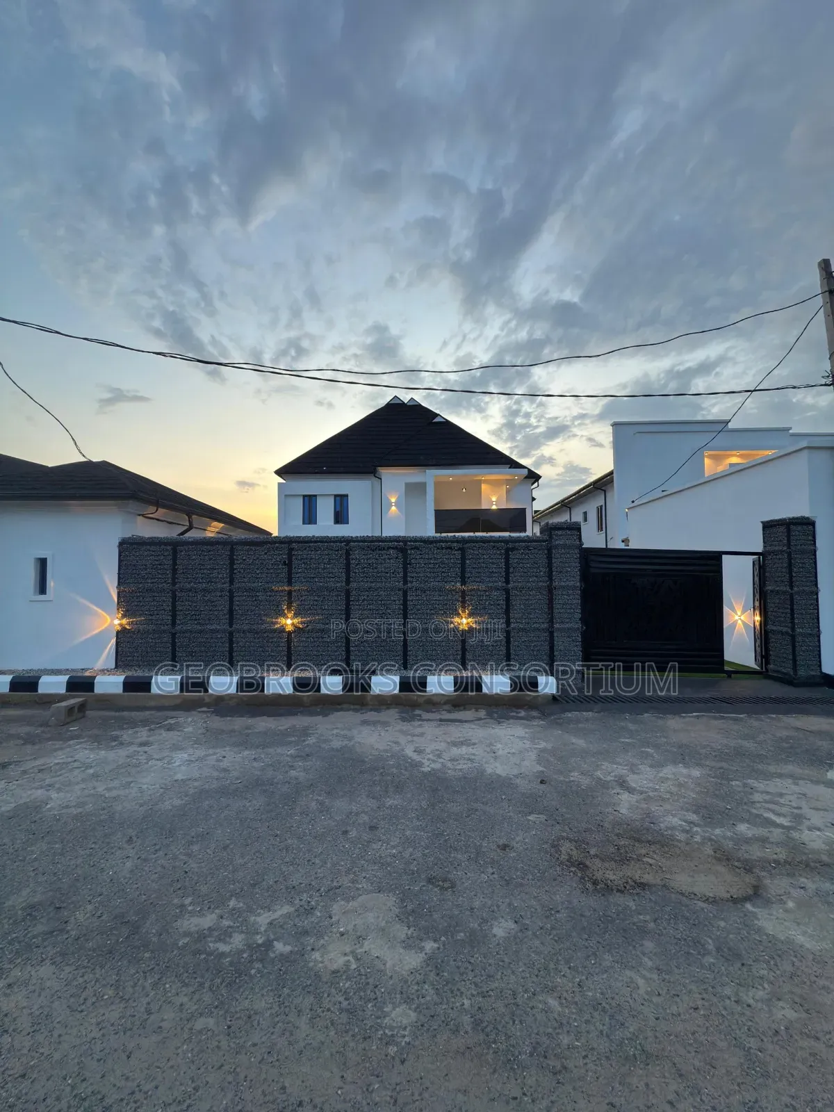 4bdrm Duplex in Oluyole Estate. for sale