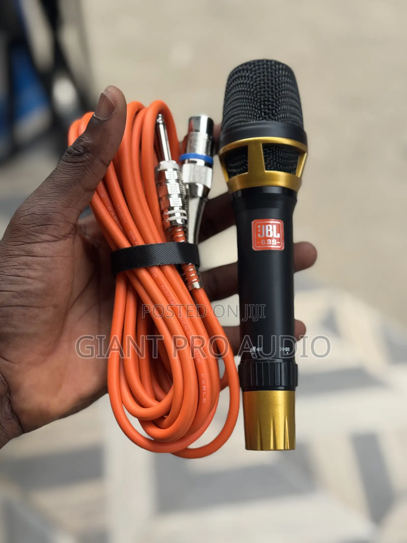JBL 68s Professional Wired Microphone