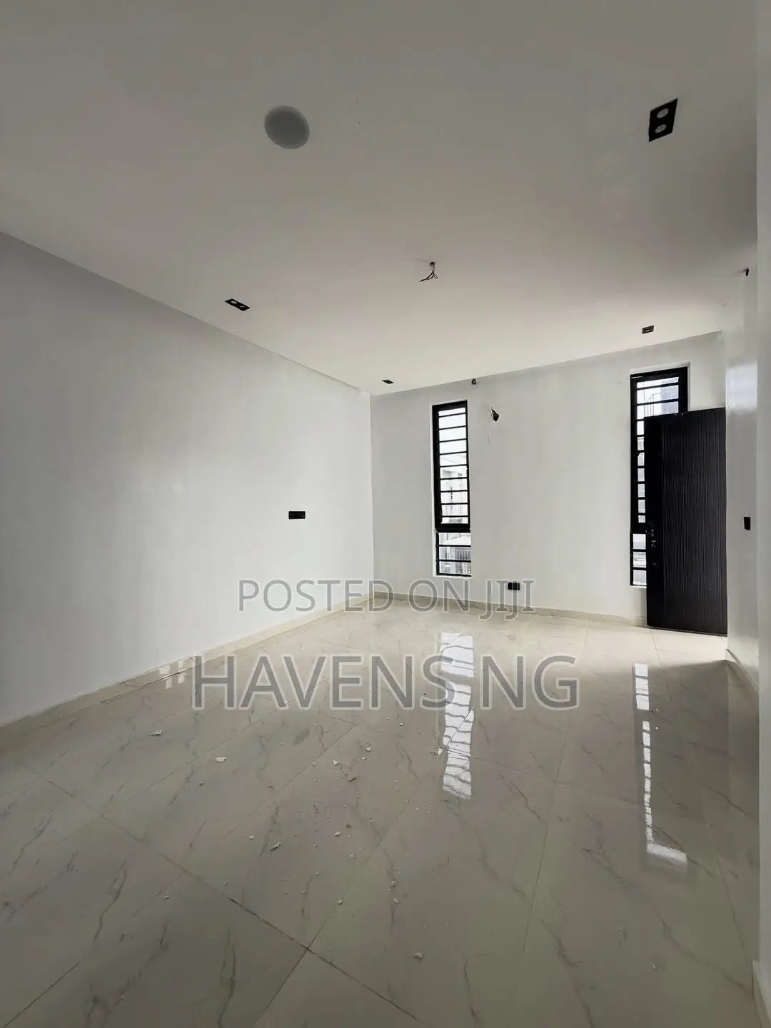 5bdrm Duplex in Ikota for sale