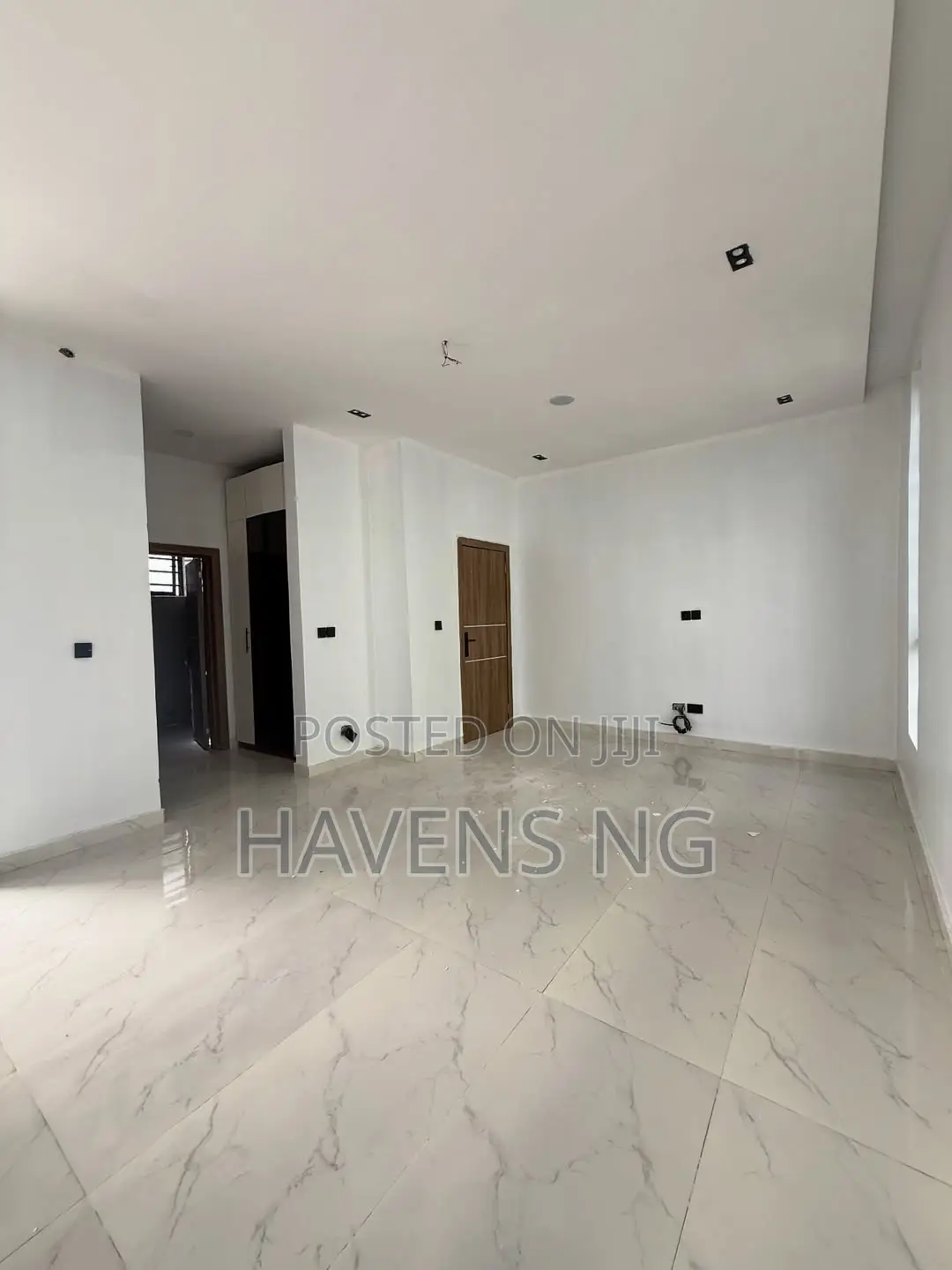 5bdrm Duplex in Ikota for sale
