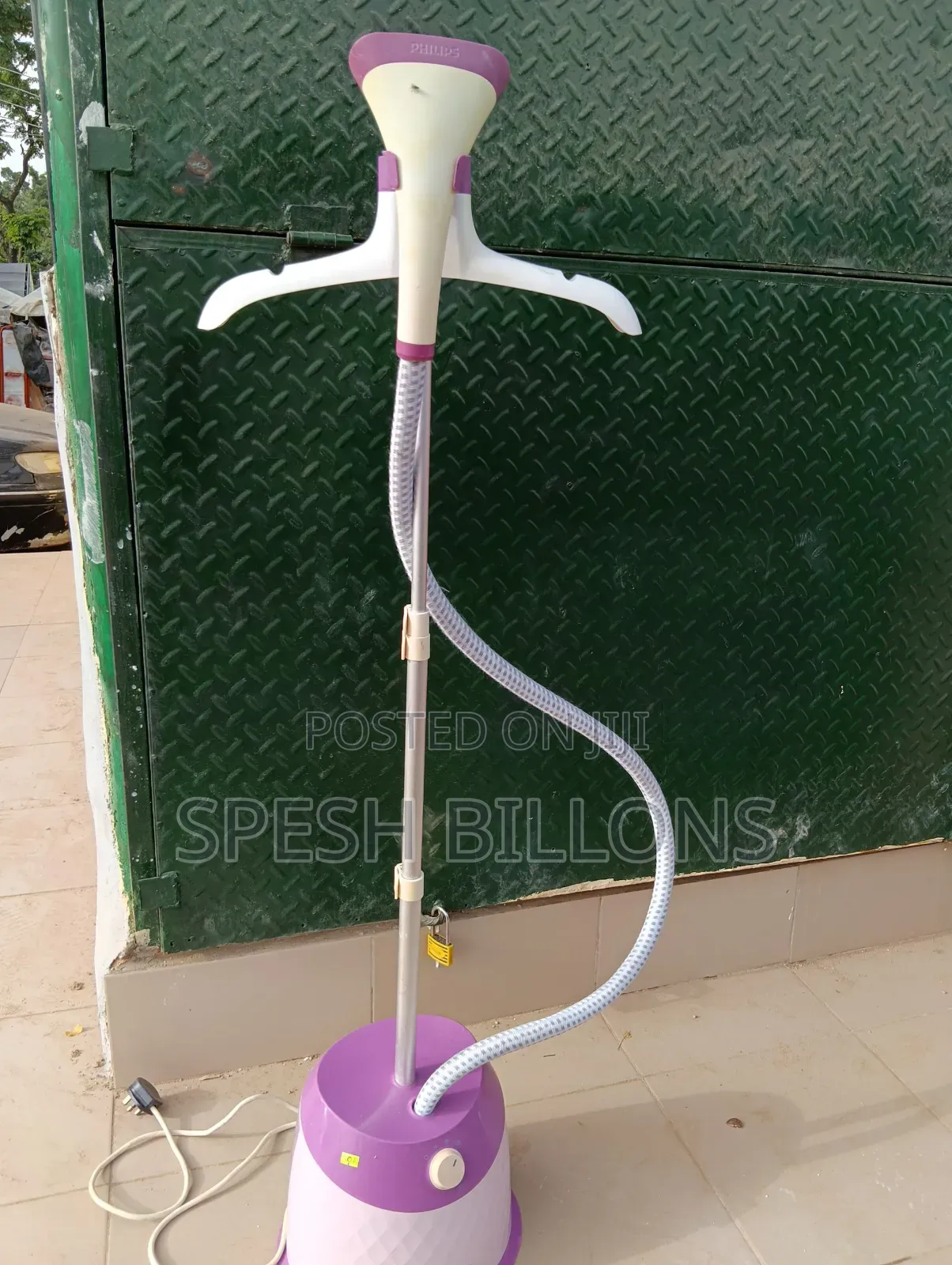 Powerful Industrial Garment Steamer, Irons Neatly With Less Efforts