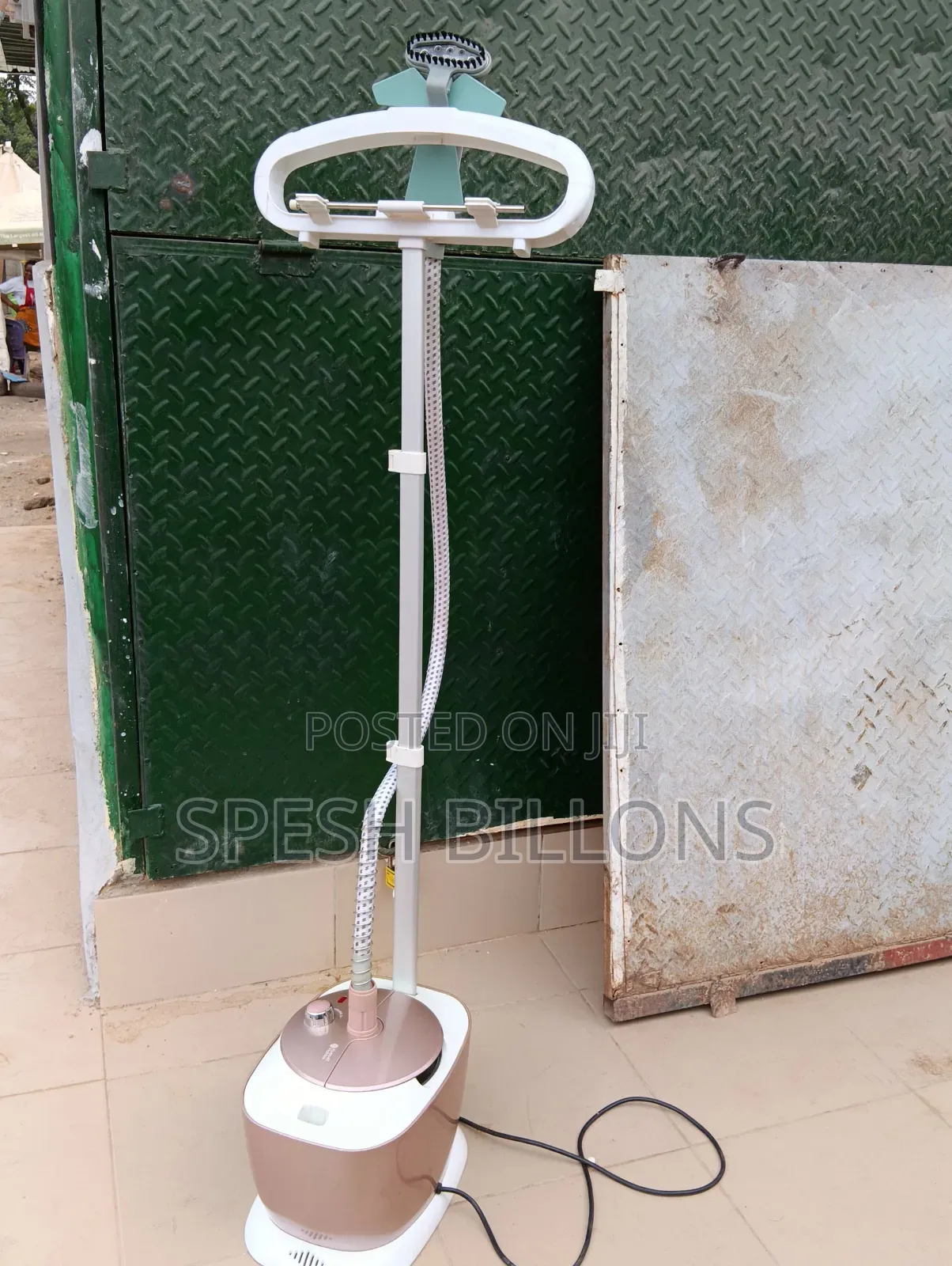 Powerful Industrial Garment Steamer, Irons Neatly With Less Efforts
