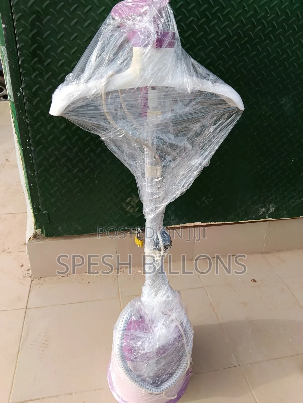Powerful Industrial Garment Steamer, Irons Neatly With Less Efforts