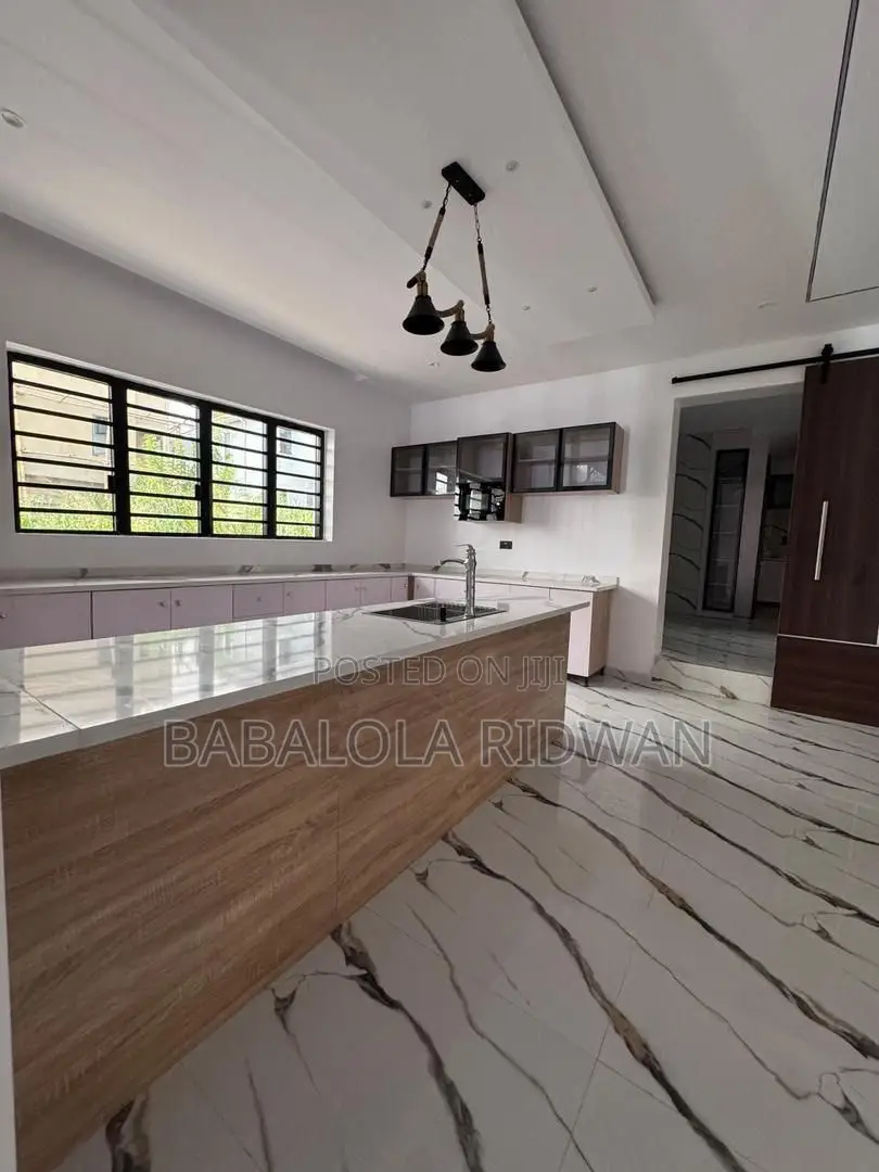 5bdrm Duplex in Engr Lere Adigun, Basorun for sale