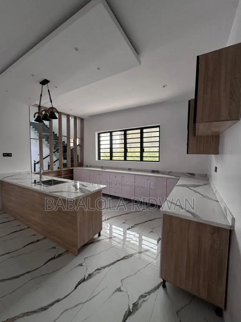 5bdrm Duplex in Engr Lere Adigun, Basorun for sale