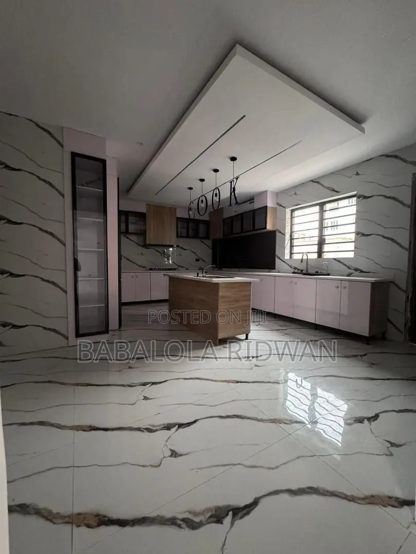 5bdrm Duplex in Engr Lere Adigun, Basorun for sale