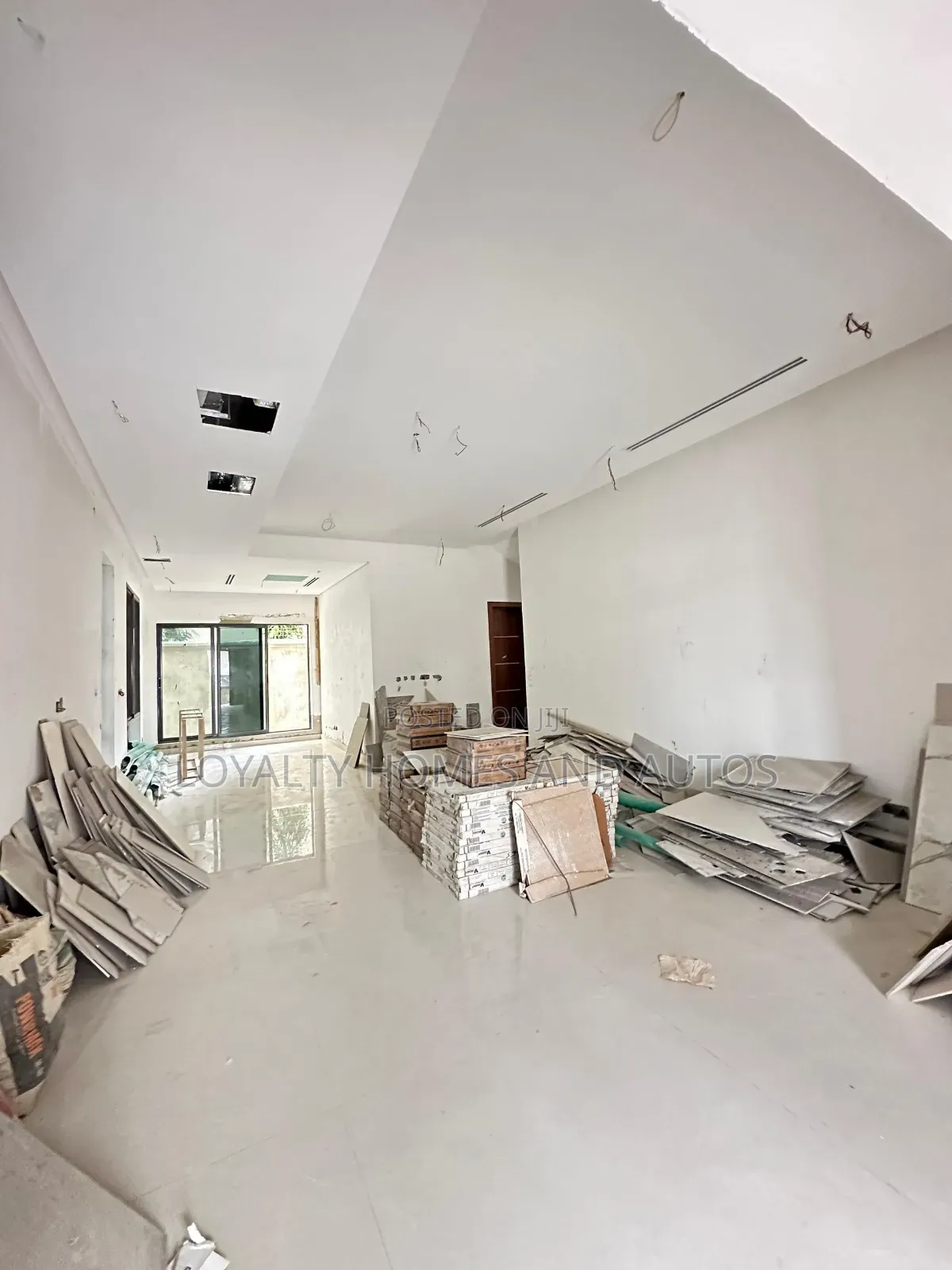 6bdrm Duplex in Bourdillon for sale
