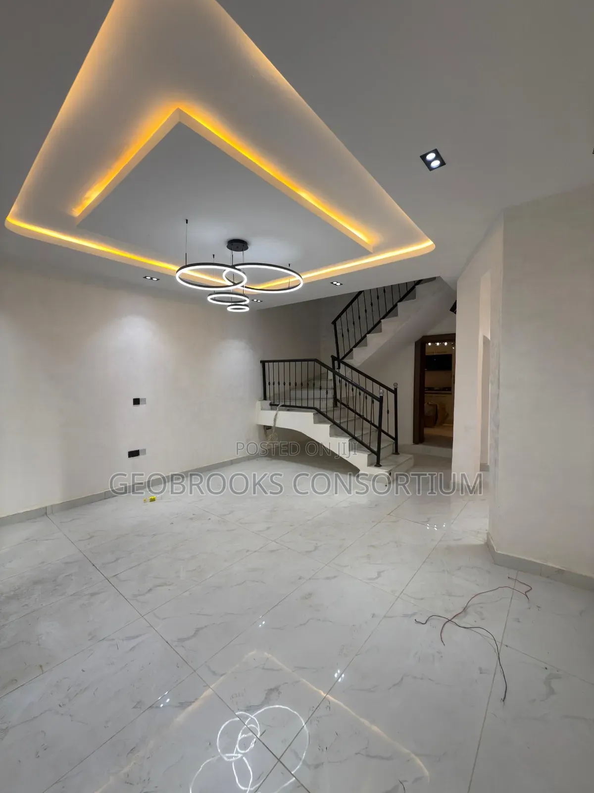 5bdrm Penthouse in Carlton Gate Estate., Akobo for sale