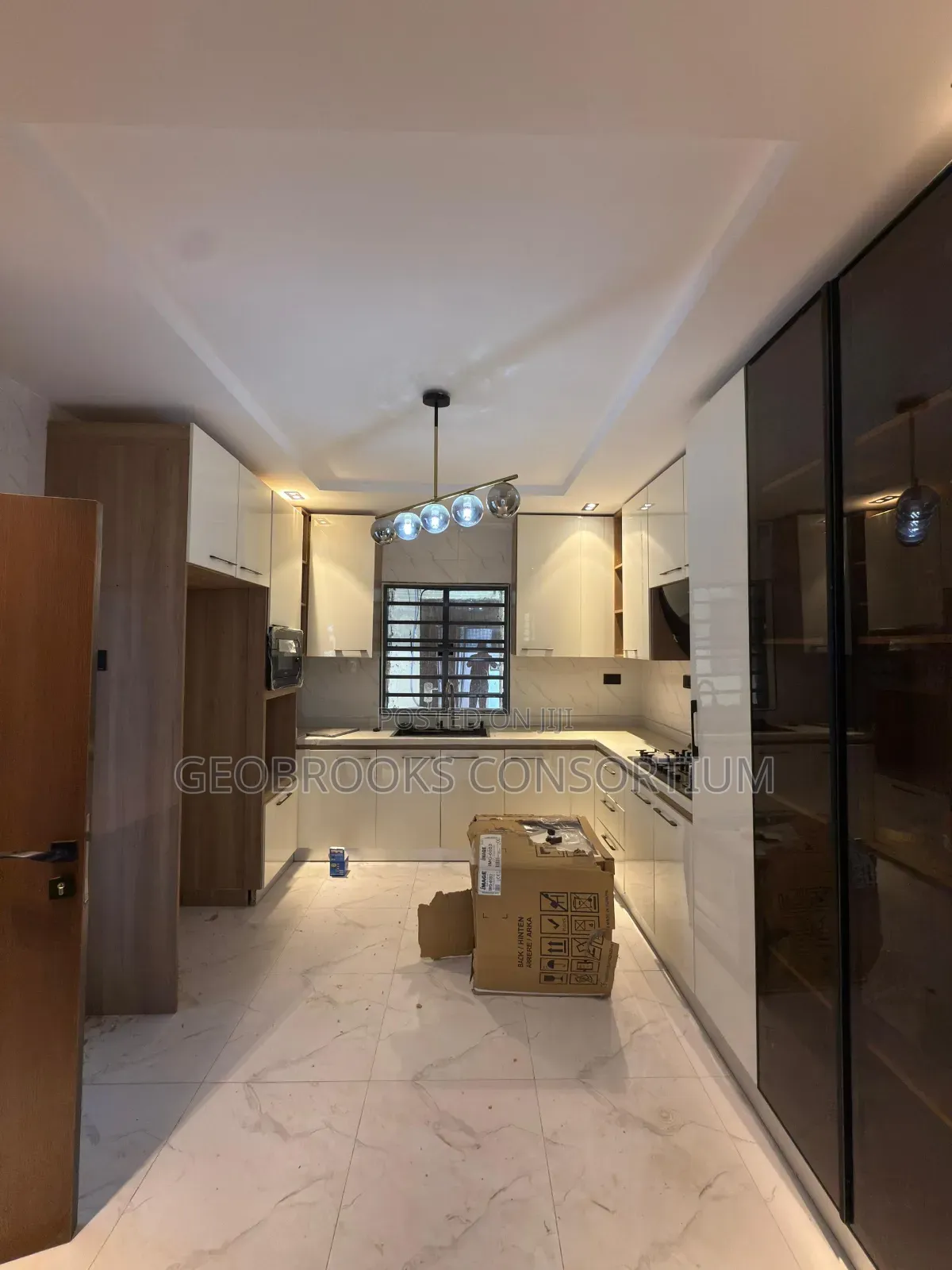 5bdrm Penthouse in Carlton Gate Estate., Akobo for sale