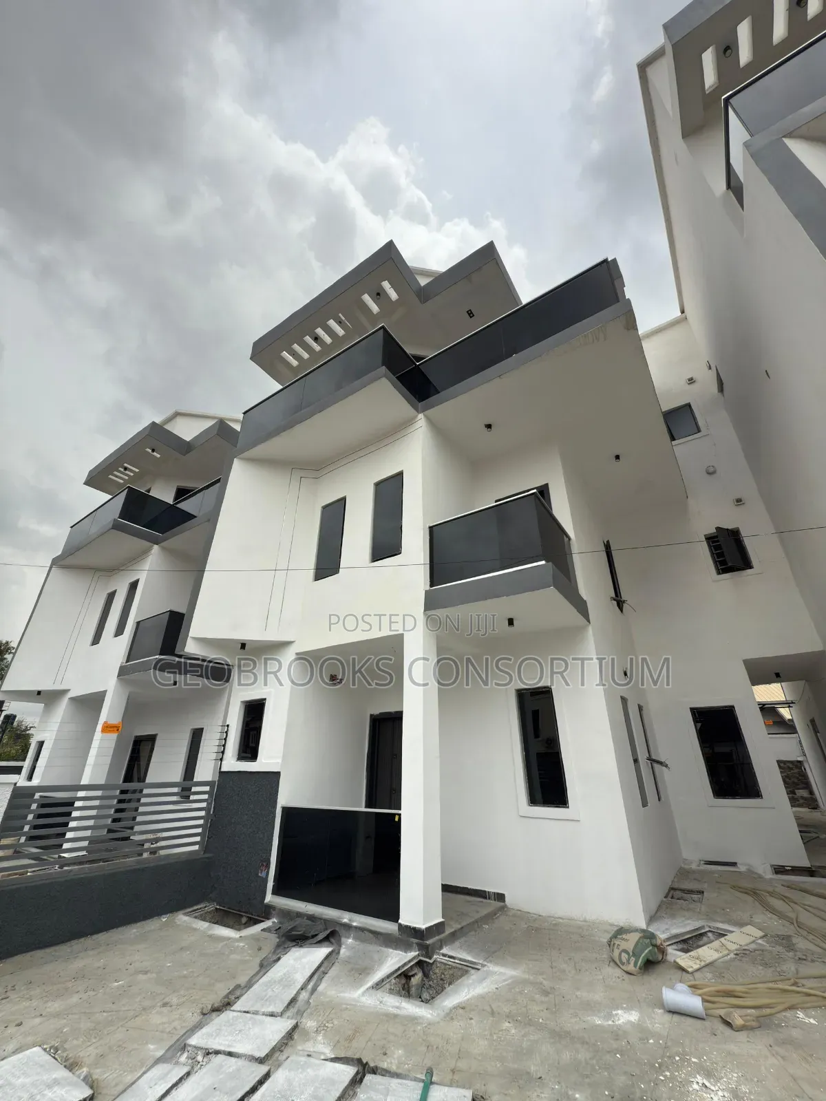 5bdrm Penthouse in Carlton Gate Estate., Akobo for sale