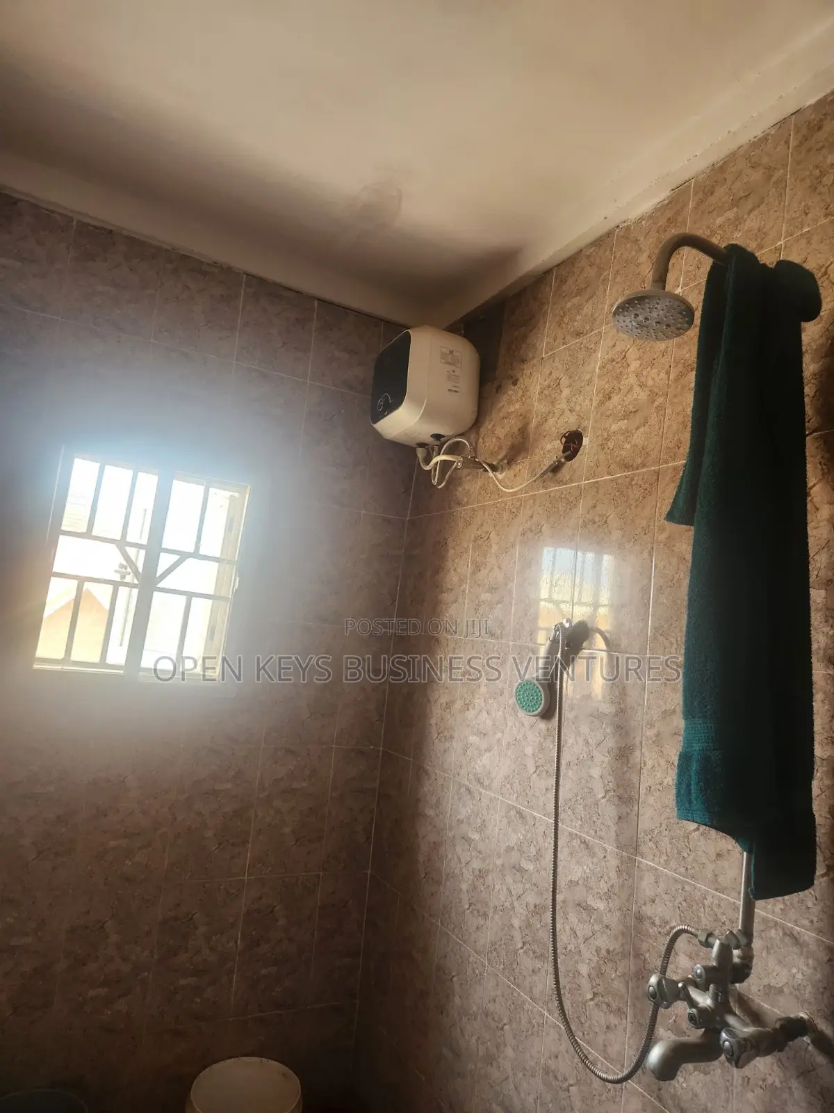 4bdrm House in Maberi, Akala Express for sale